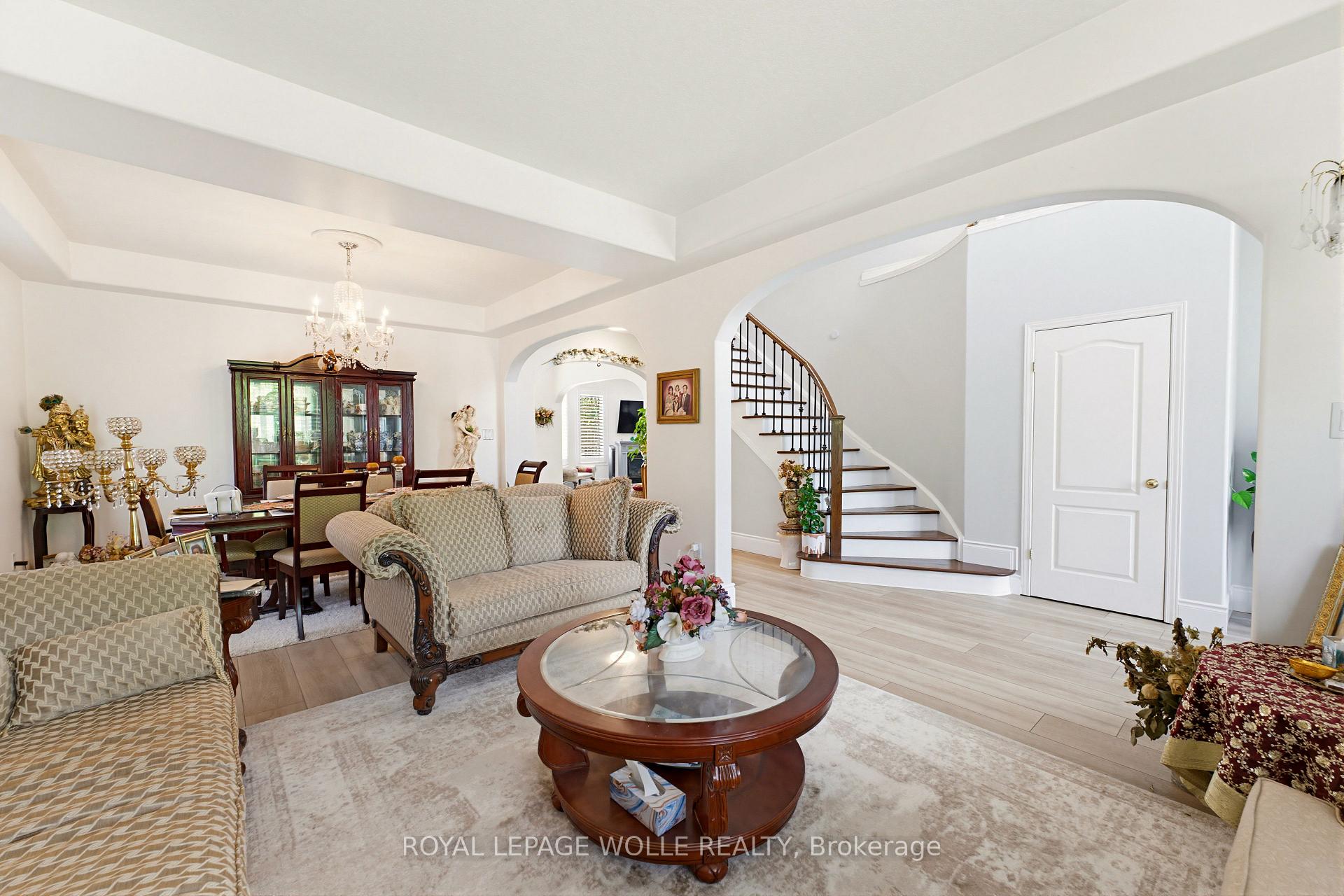 Photo 10 of 805 Munich Circle, Waterloo, Clair Hills — HOMEH