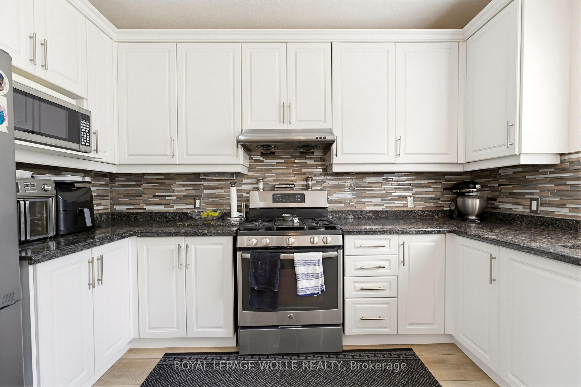 Photo 15 of 805 Munich Circle, Waterloo, Clair Hills — HOMEH