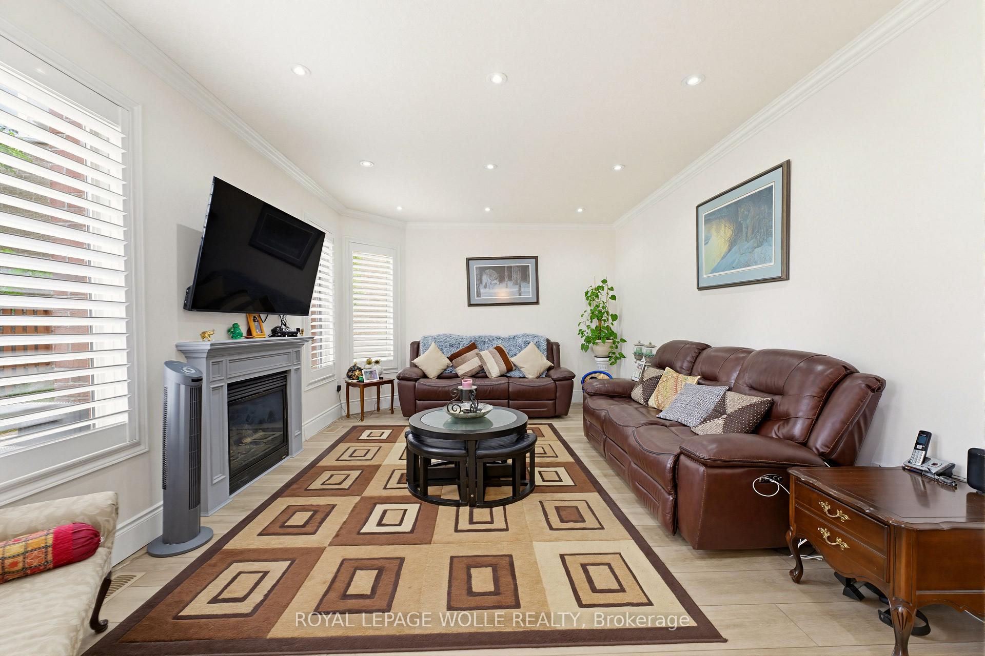 Photo 17 of 805 Munich Circle, Waterloo, Clair Hills — HOMEH