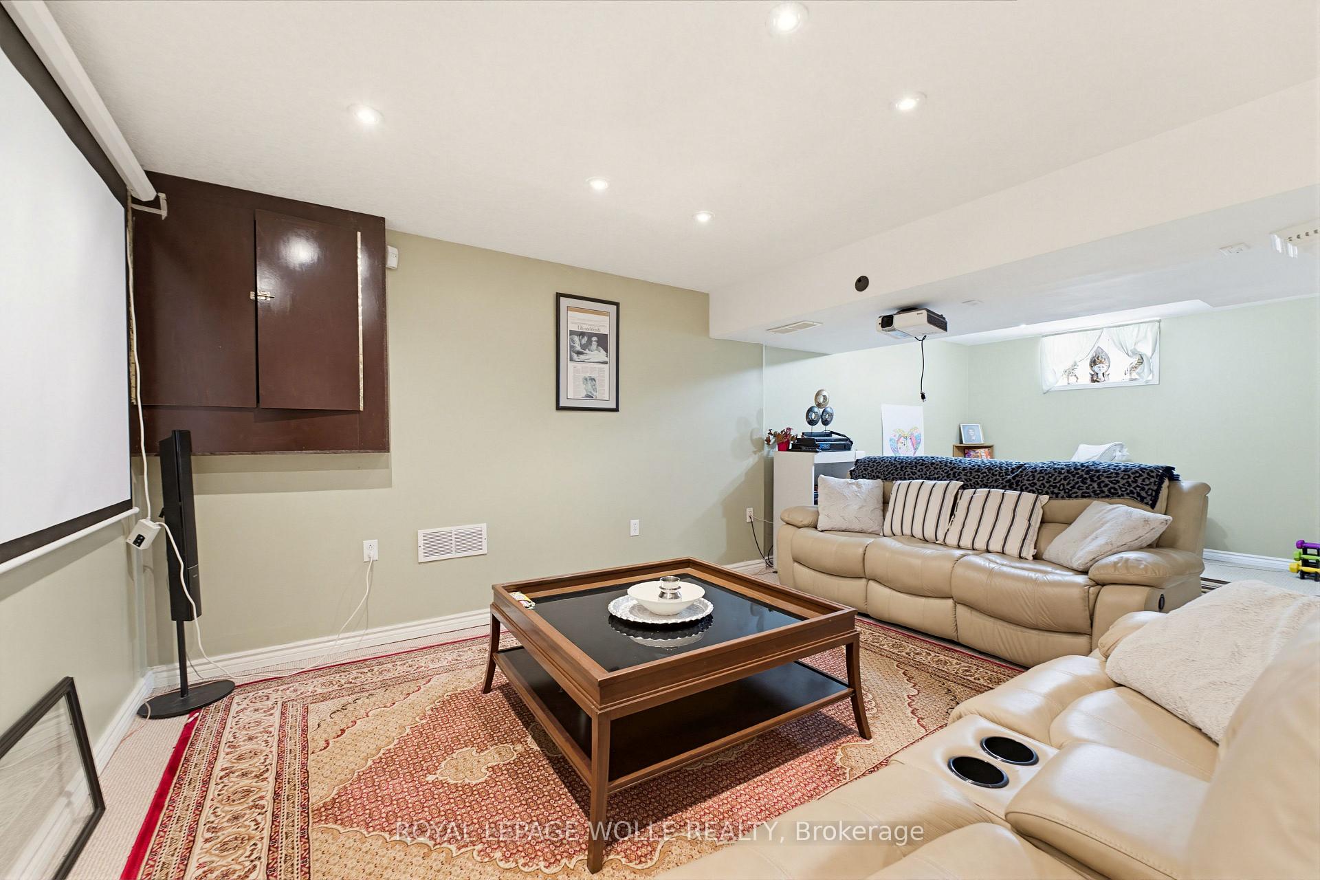 Photo 29 of 805 Munich Circle, Waterloo, Clair Hills — HOMEH