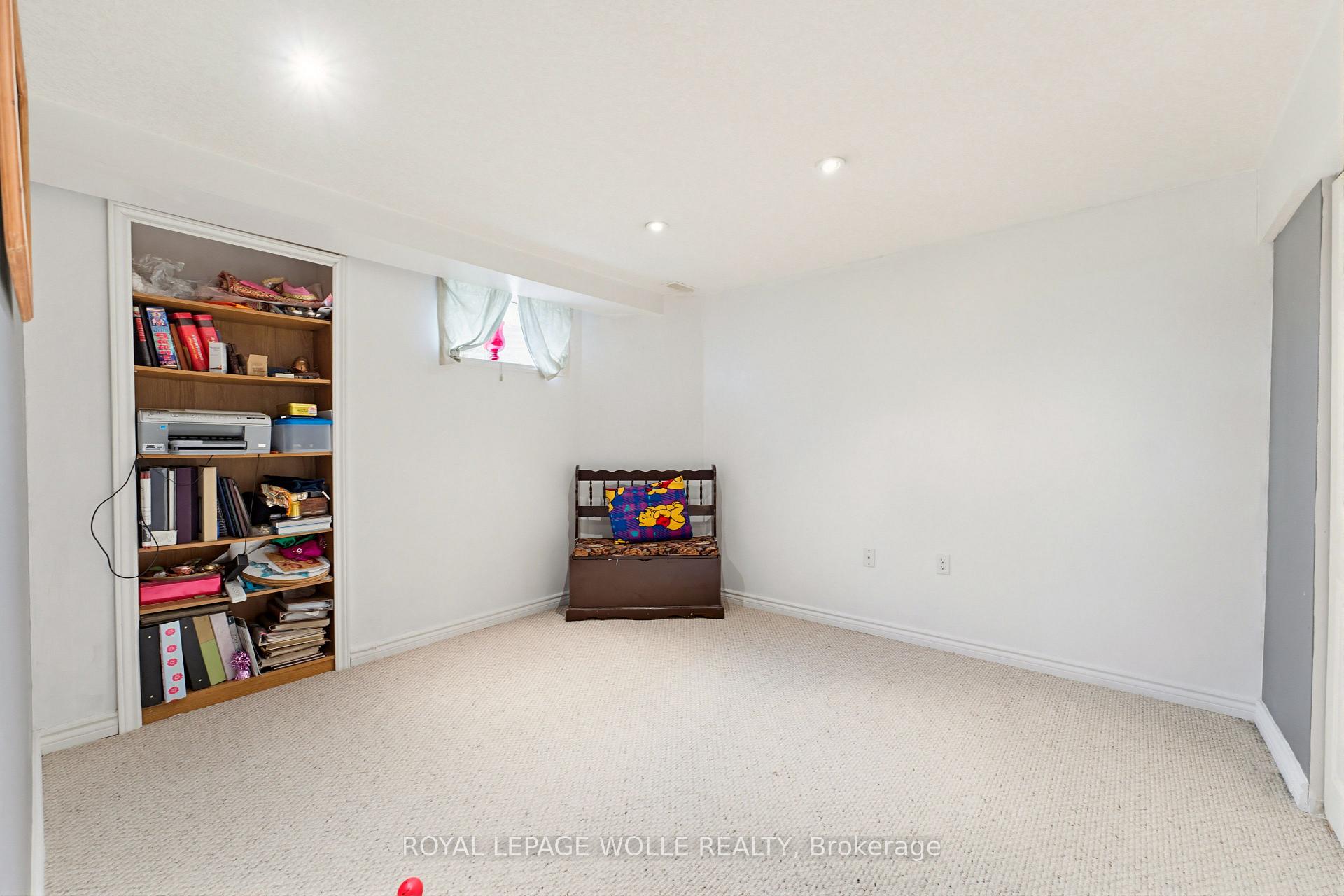 Photo 32 of 805 Munich Circle, Waterloo, Clair Hills — HOMEH