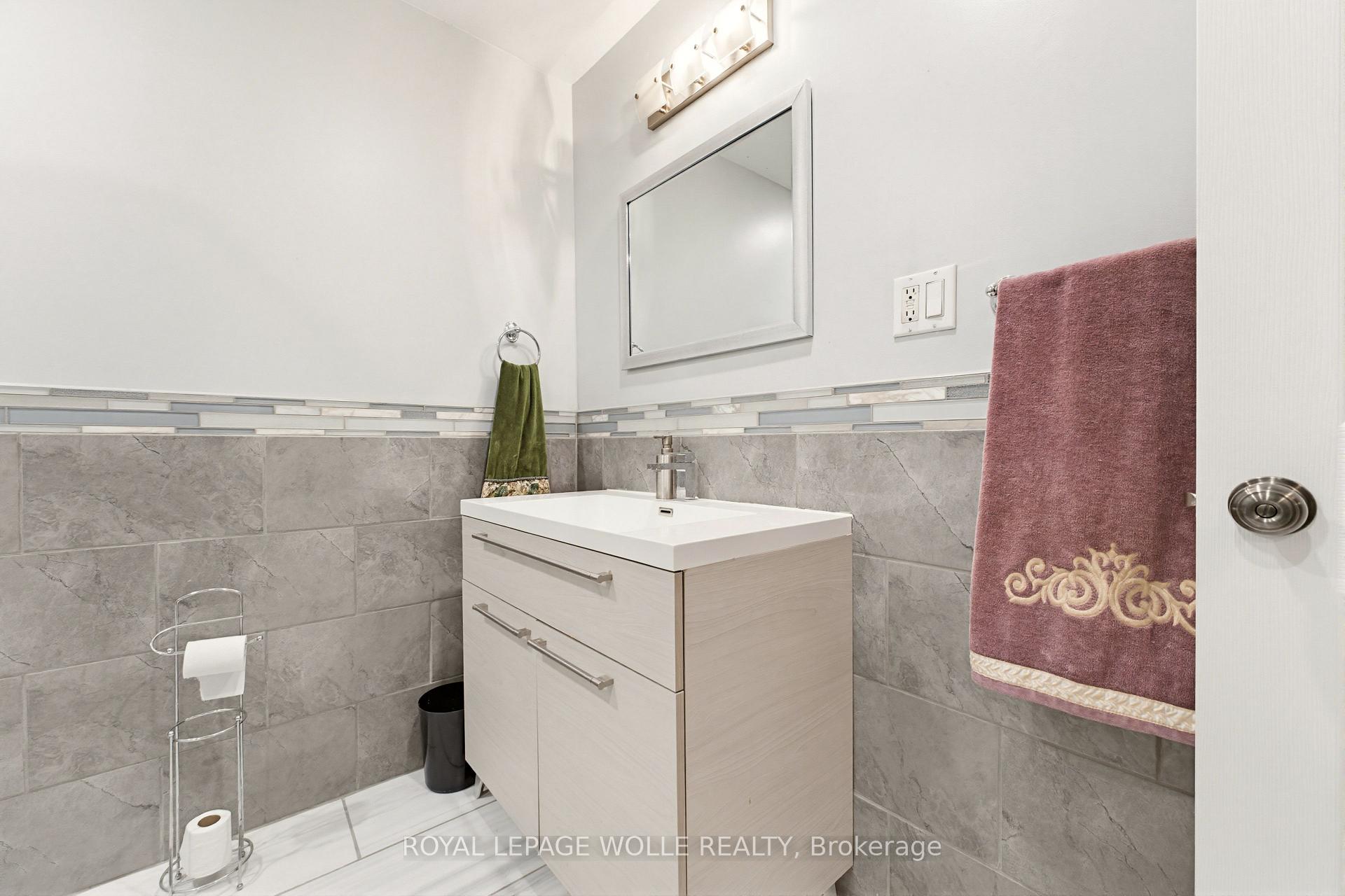 Photo 33 of 805 Munich Circle, Waterloo, Clair Hills — HOMEH