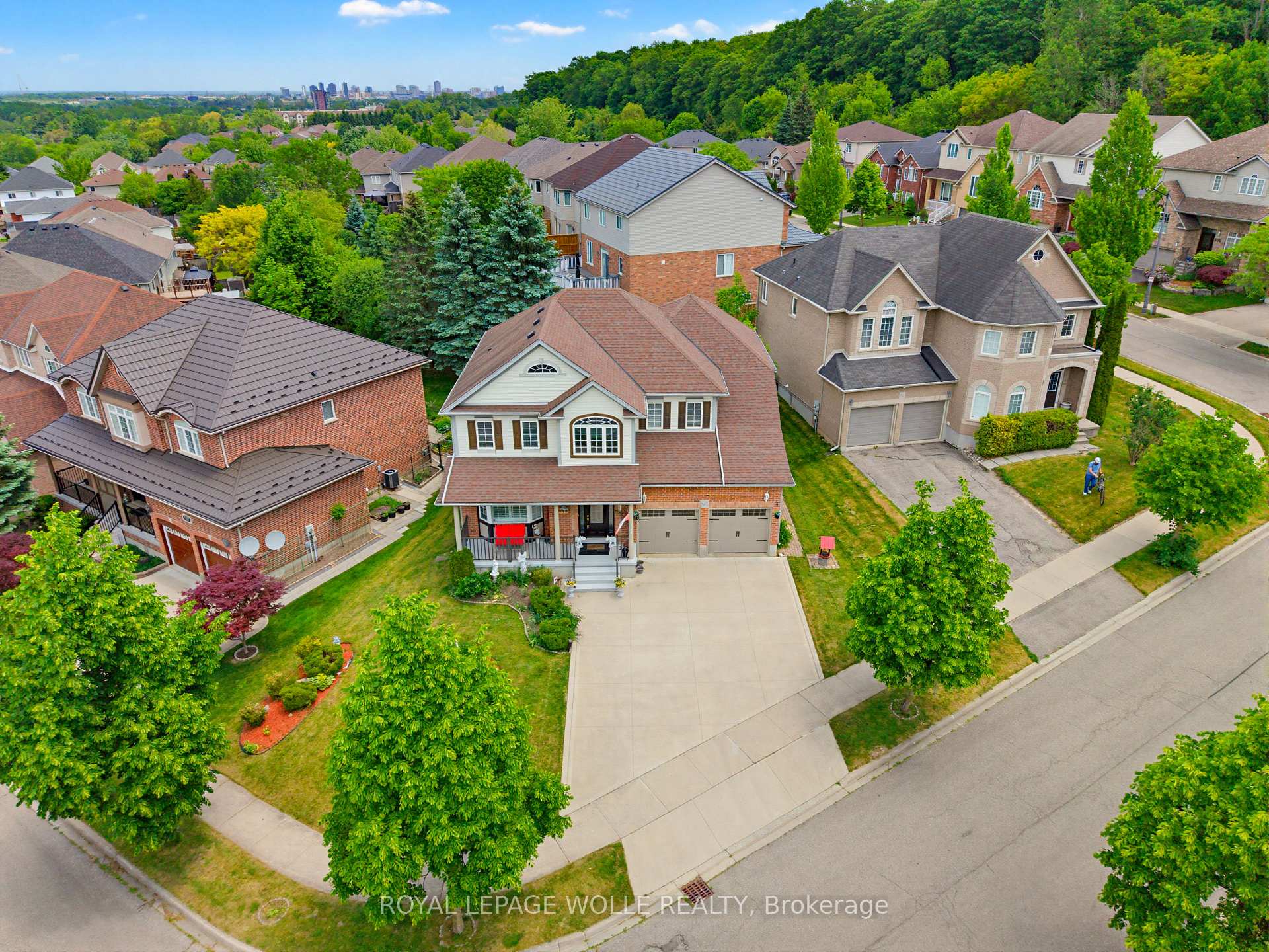 Photo 38 of 805 Munich Circle, Waterloo, Clair Hills — HOMEH