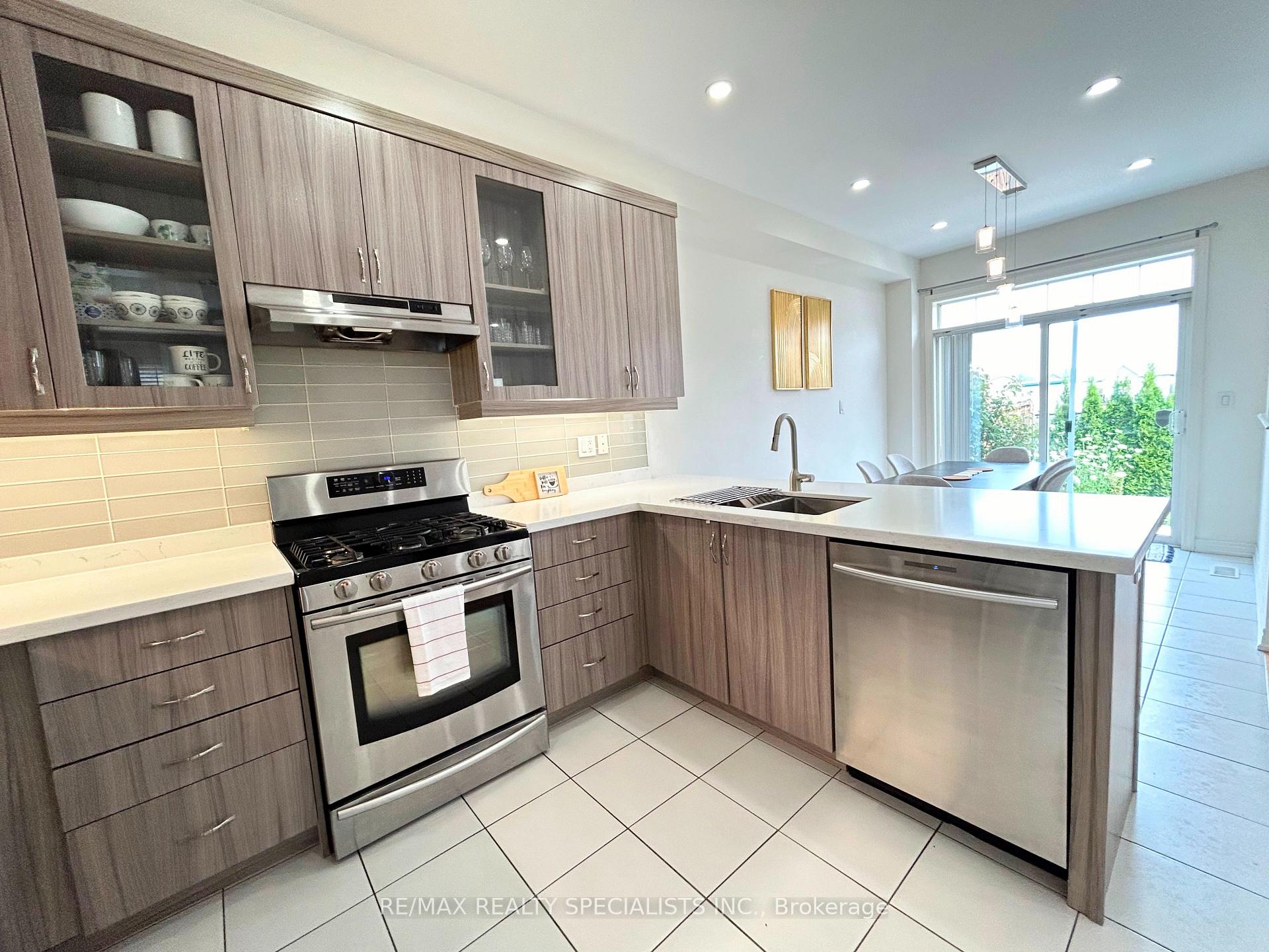 Photo 11 of 55 Dufay Road, Brampton, Northwest Brampton — HOMEH