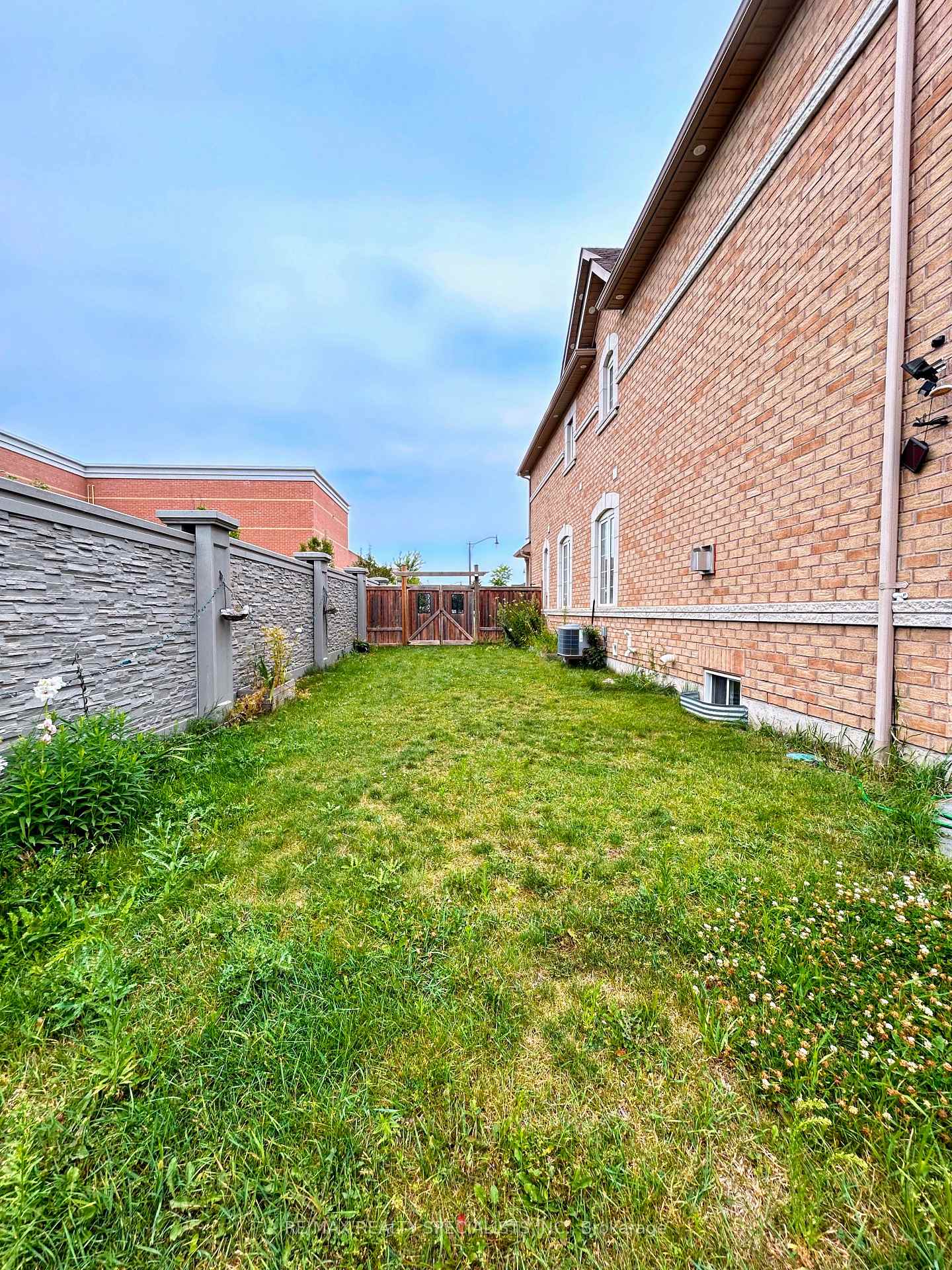 Photo 25 of 55 Dufay Road, Brampton, Northwest Brampton — HOMEH