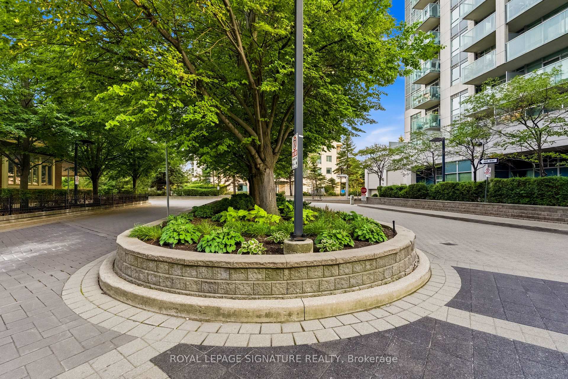 Photo 4 of Unit 1609, 16 Harrison Garden Boulevard, North York, Willowdale East — HOMEH