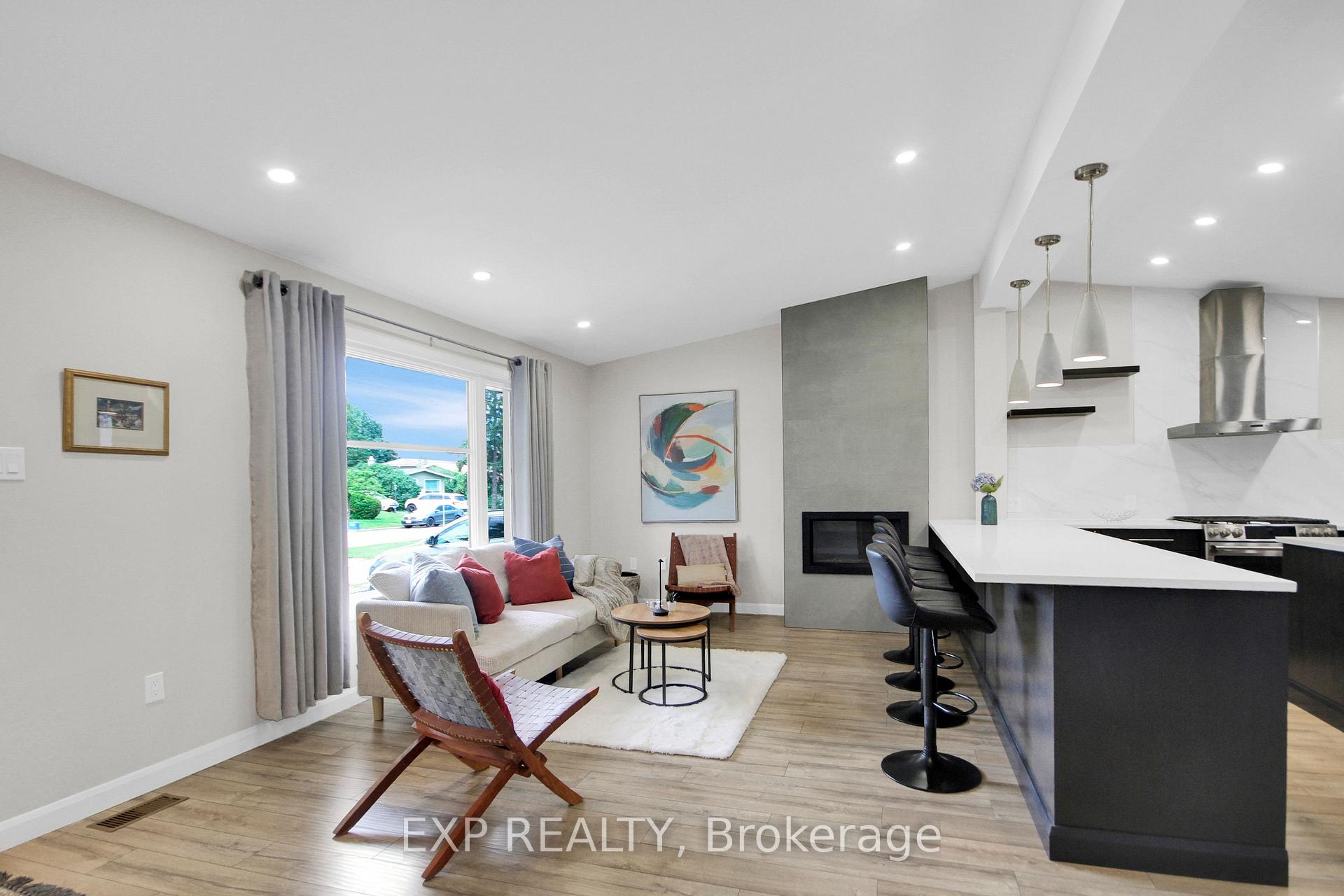 Photo 4 of 1447 Maxime Street, Ottawa, Pineview — HOMEH