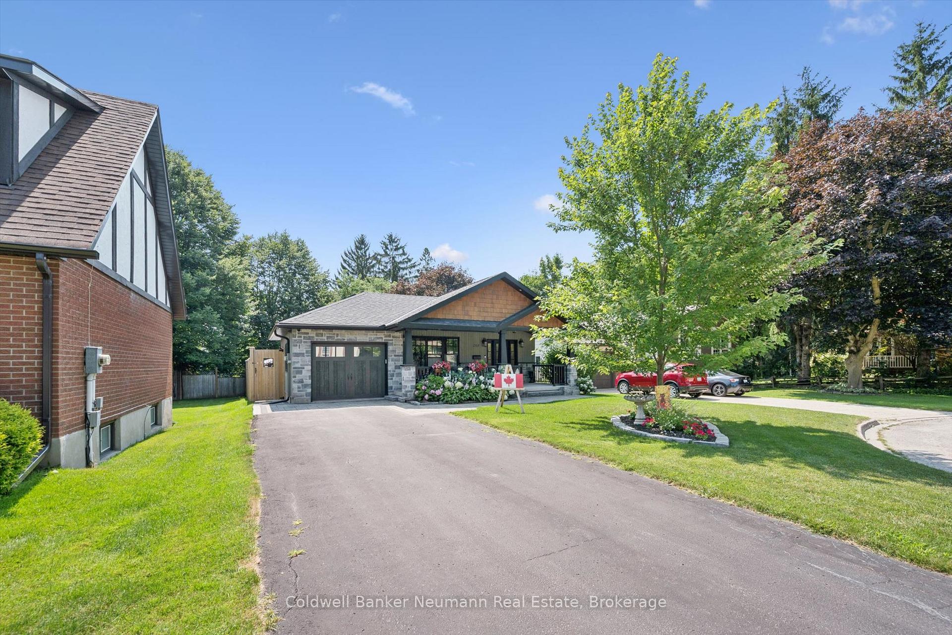 Photo 2 of 268 Glencoe Avenue, Centre Wellington, Fergus — HOMEH