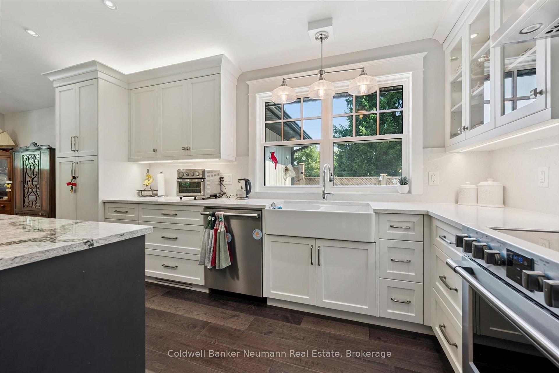 Photo 10 of 268 Glencoe Avenue, Centre Wellington, Fergus — HOMEH