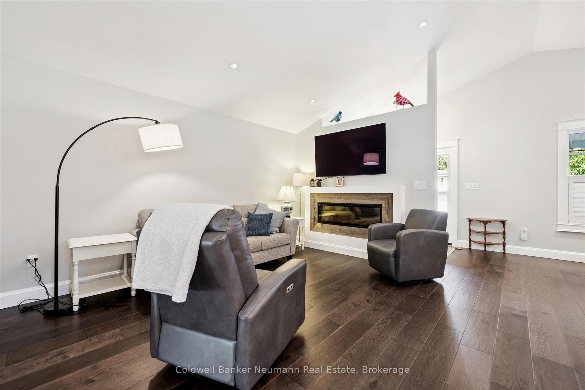 Photo 14 of 268 Glencoe Avenue, Centre Wellington, Fergus — HOMEH