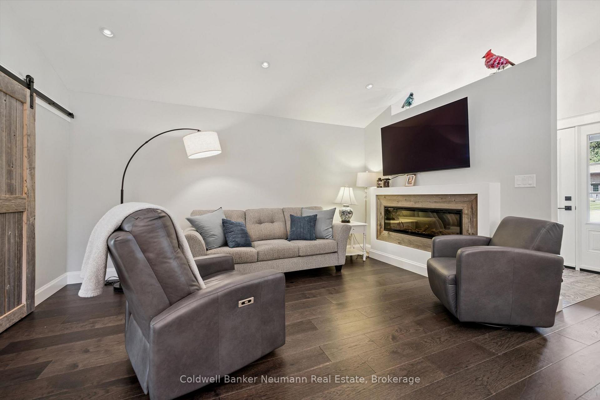 Photo 17 of 268 Glencoe Avenue, Centre Wellington, Fergus — HOMEH