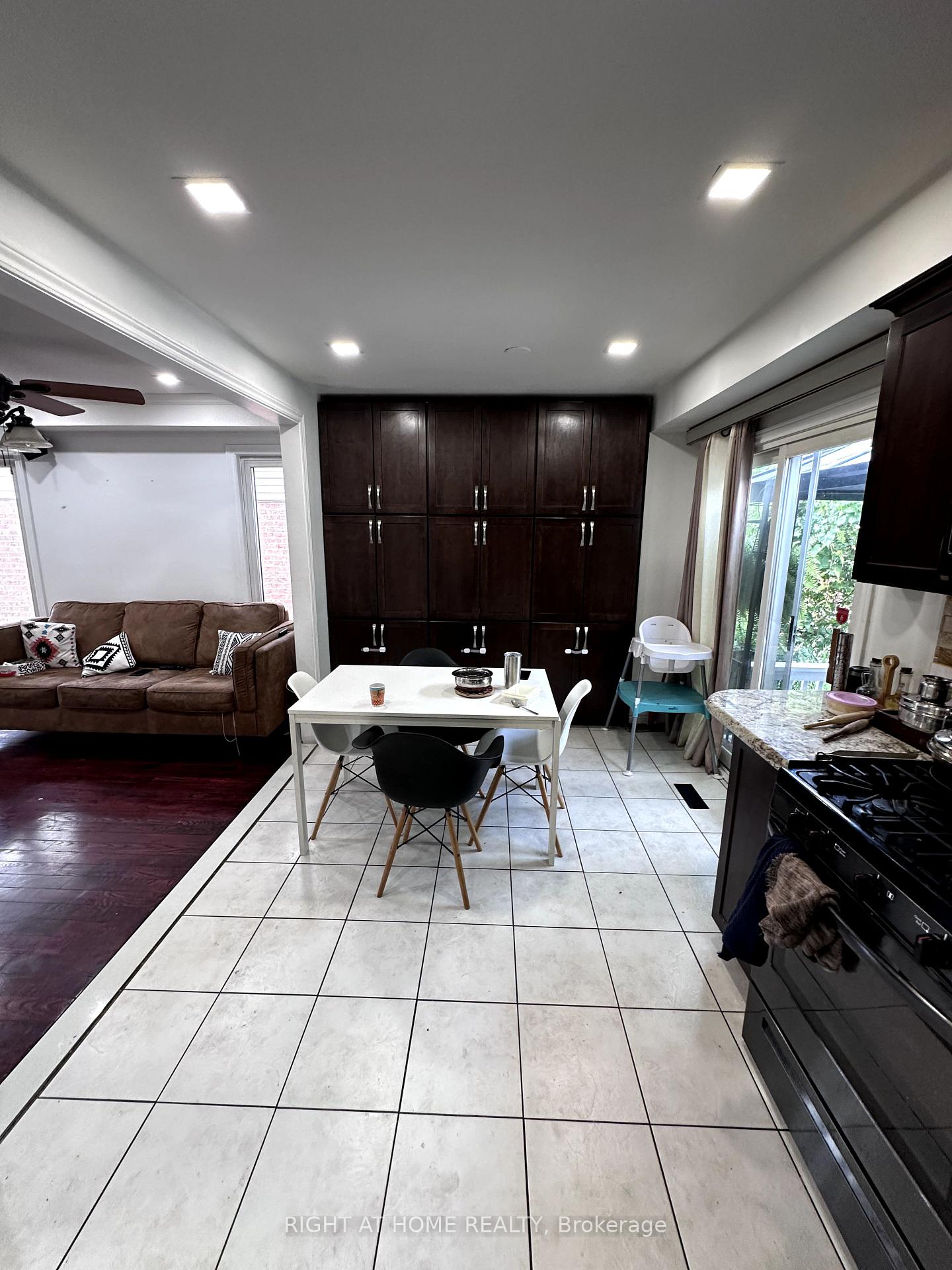 Photo 10 of 4 Sunshade Place, Brampton, Heart Lake West — HOMEH