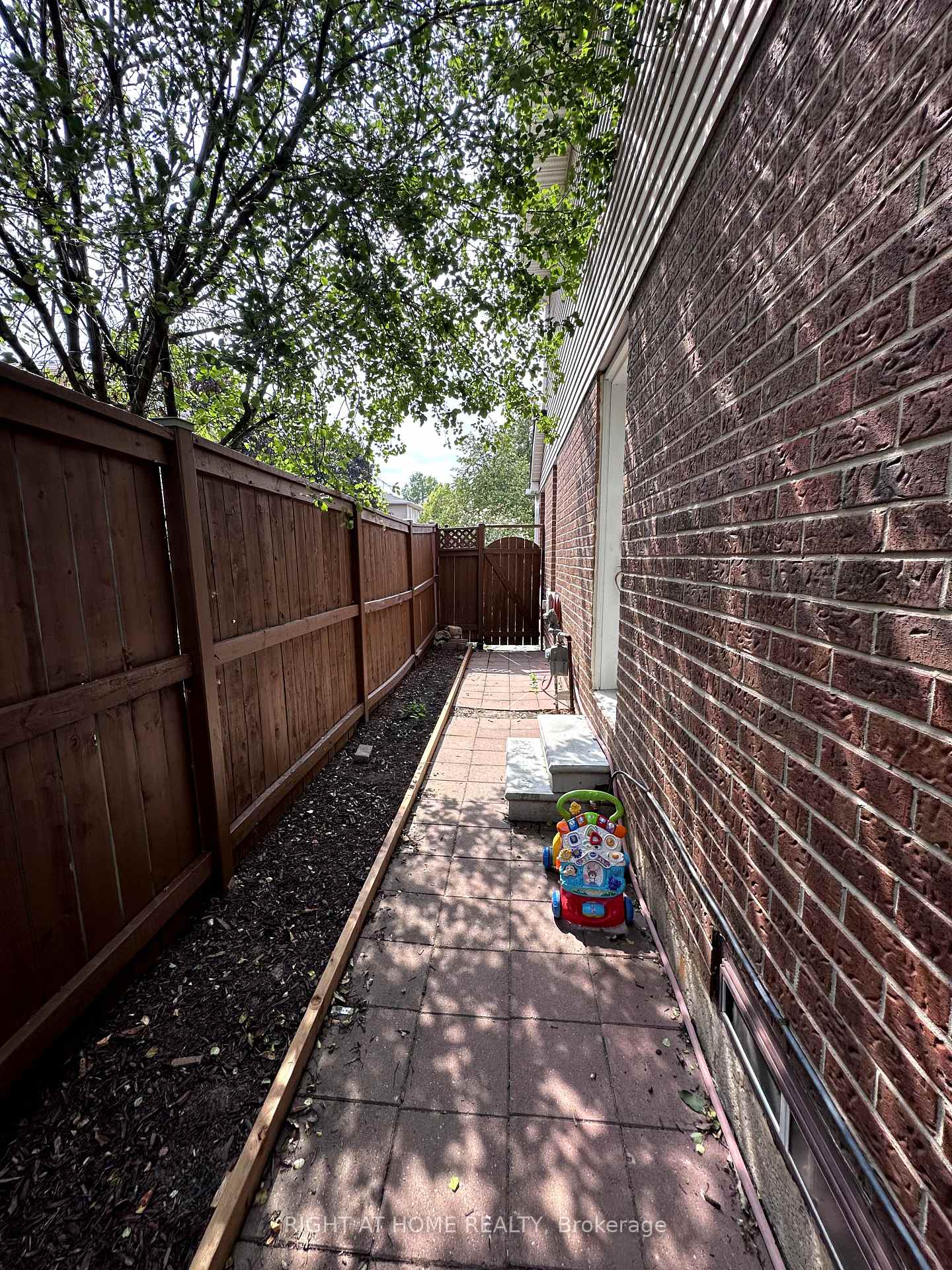 Photo 26 of 4 Sunshade Place, Brampton, Heart Lake West — HOMEH