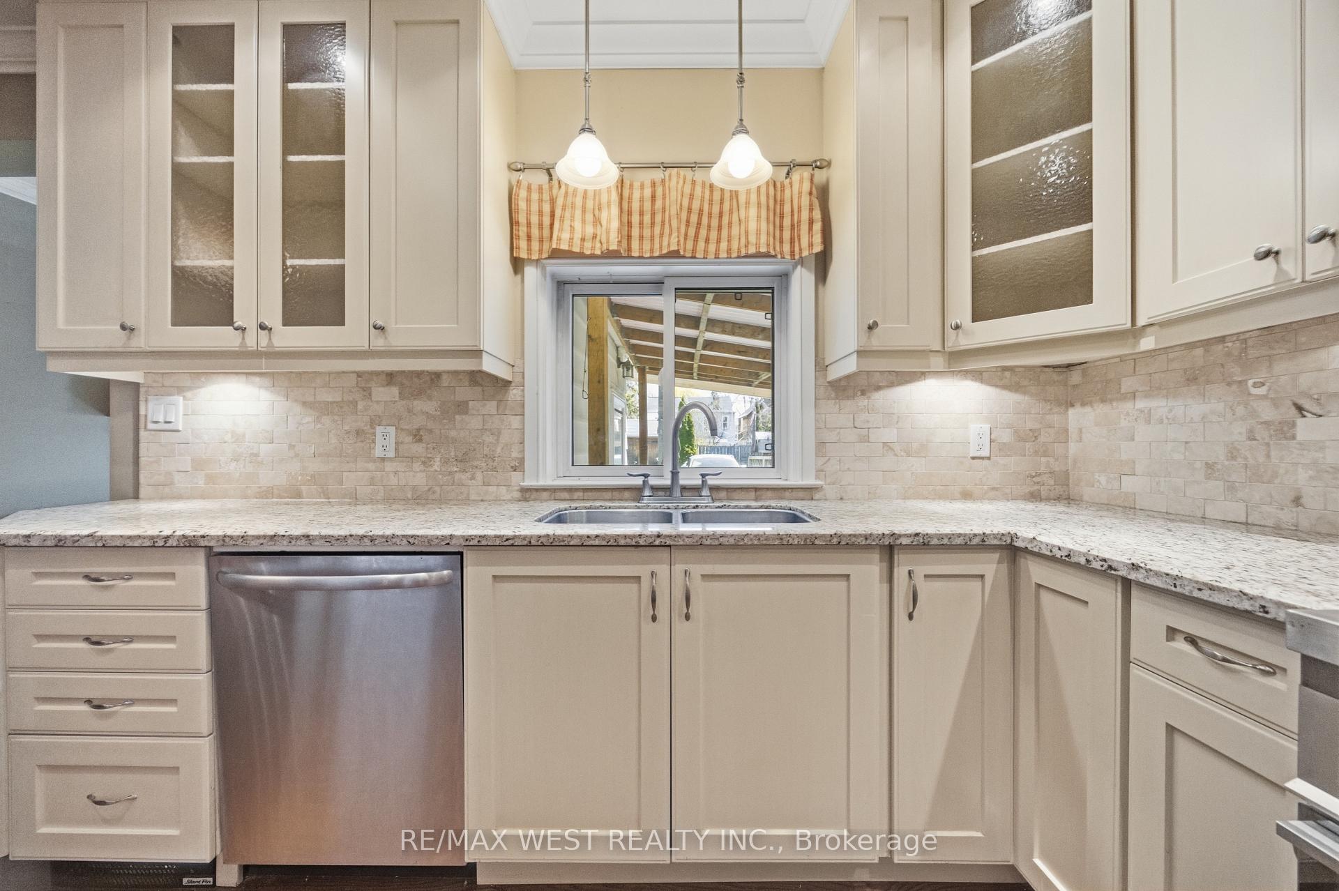 Photo 9 of 79 King Edward Avenue, Toronto, Woodbine-Lumsden — HOMEH
