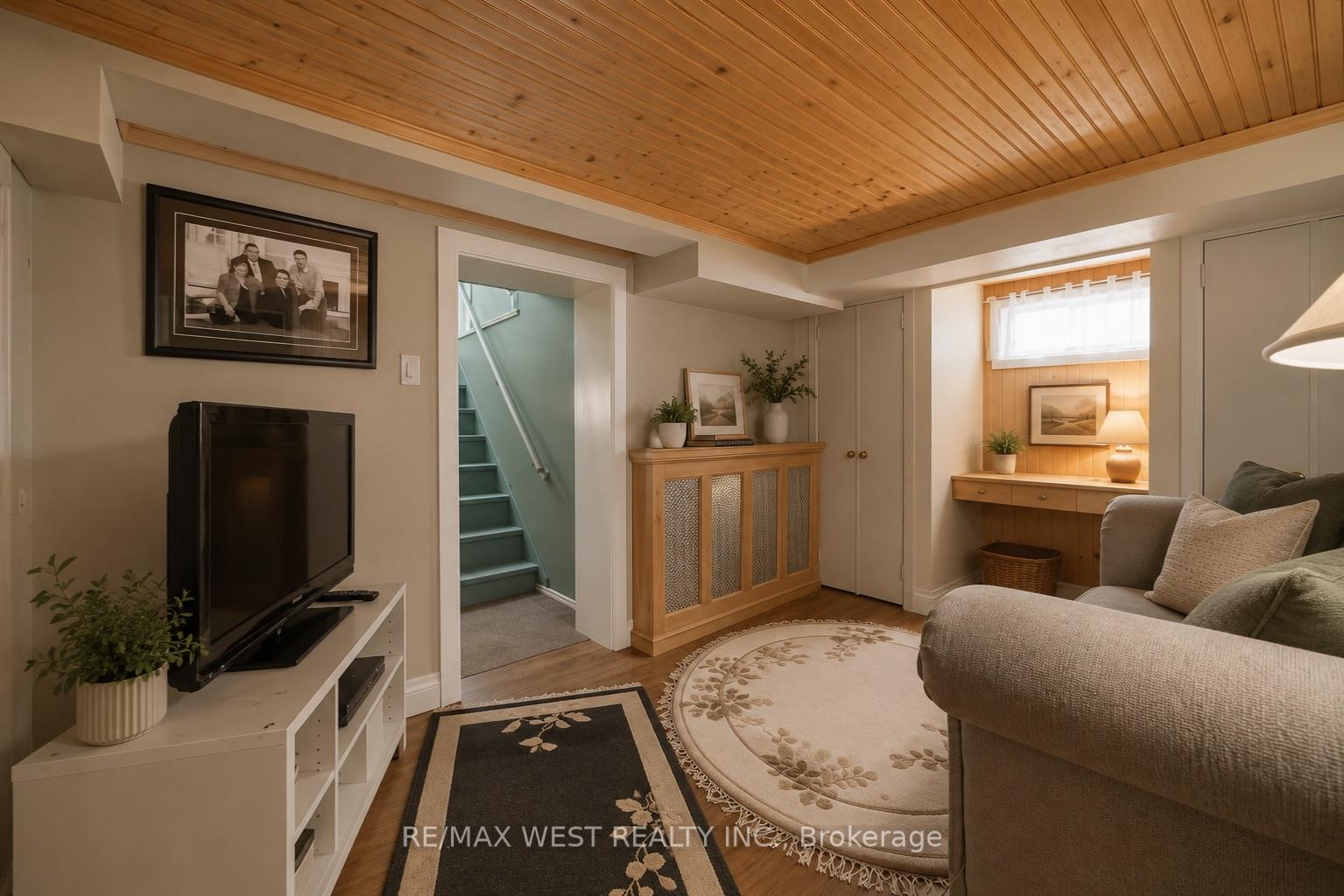 Photo 19 of 79 King Edward Avenue, Toronto, Woodbine-Lumsden — HOMEH