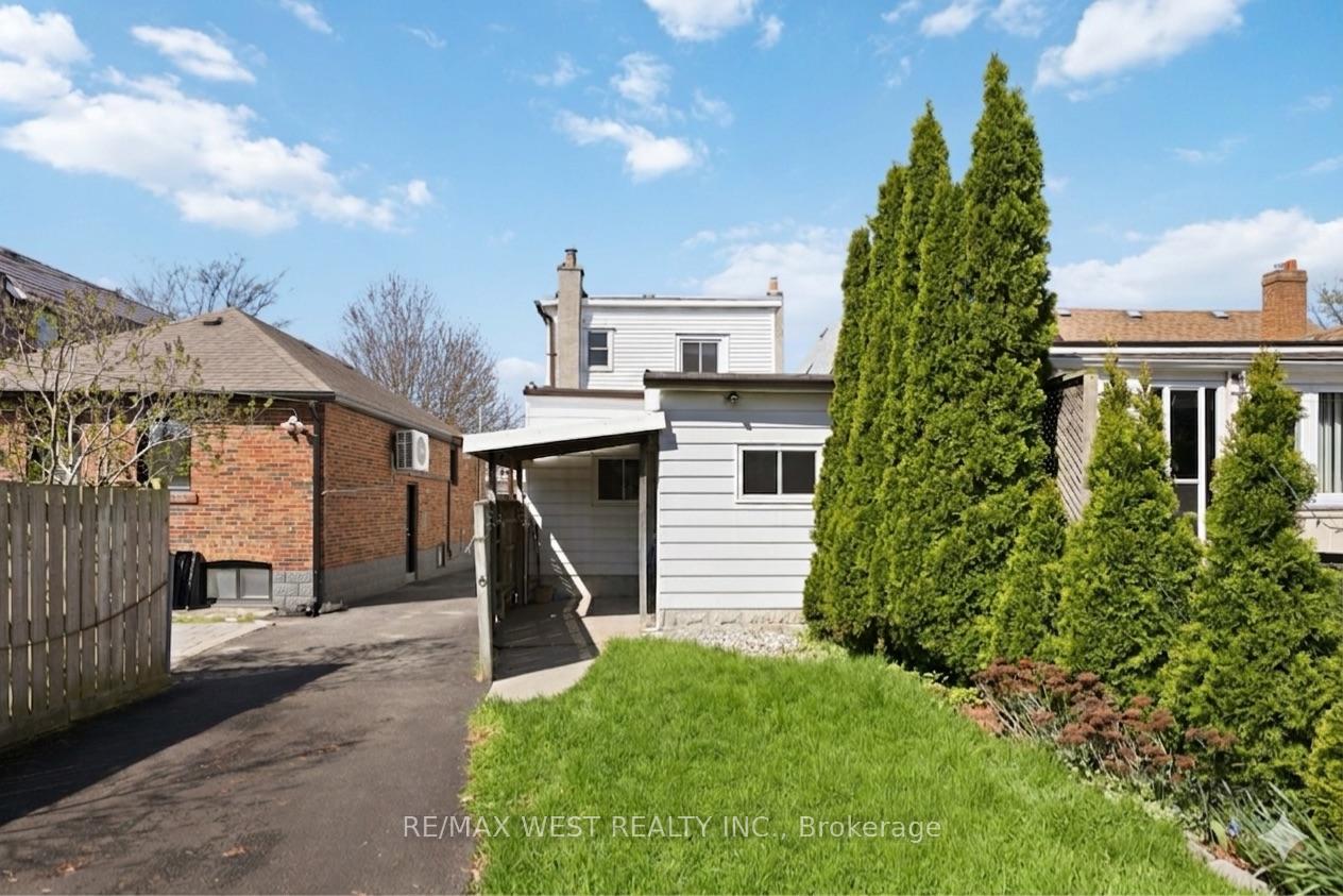 Photo 22 of 79 King Edward Avenue, Toronto, Woodbine-Lumsden — HOMEH