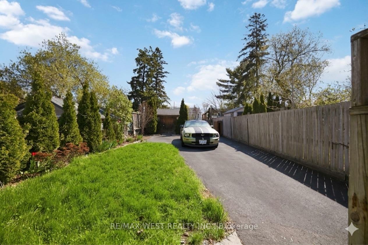 Photo 23 of 79 King Edward Avenue, Toronto, Woodbine-Lumsden — HOMEH