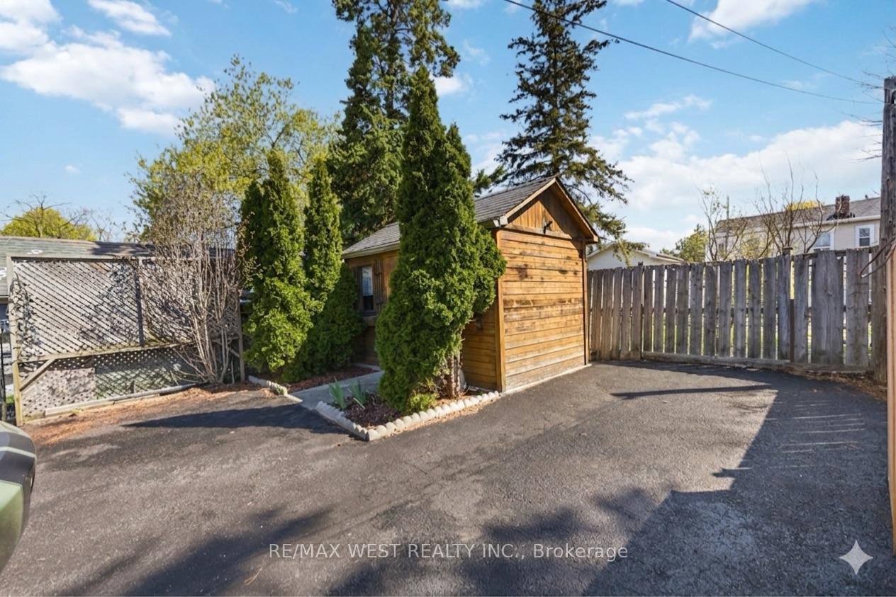 Photo 24 of 79 King Edward Avenue, Toronto, Woodbine-Lumsden — HOMEH