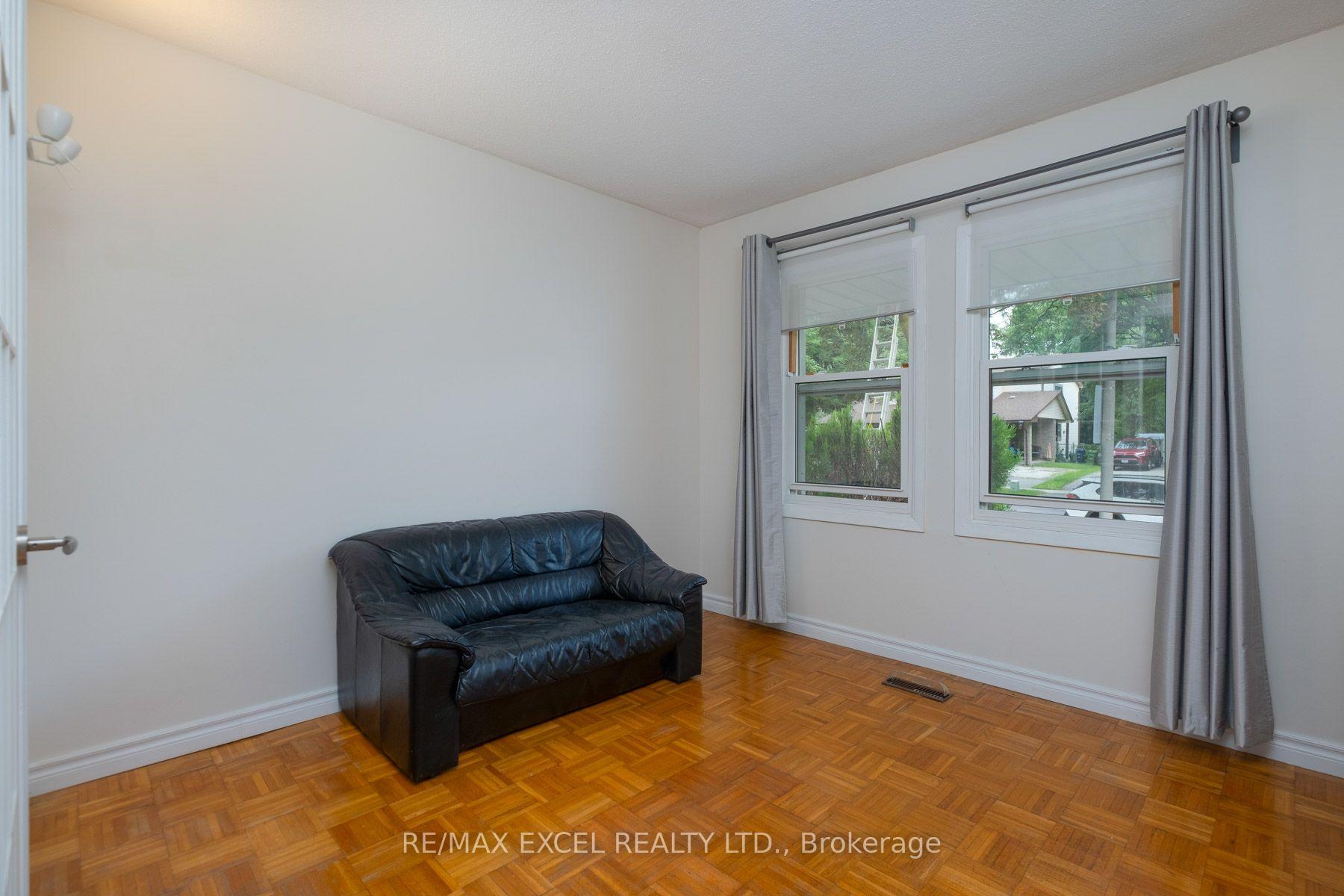 Photo 6 of 68 Applegate Crescent, North York, Hillcrest Village — HOMEH