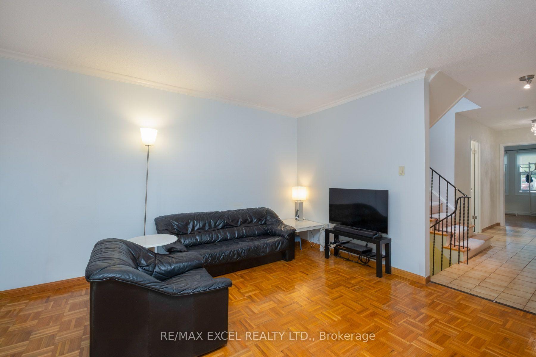 Photo 9 of 68 Applegate Crescent, North York, Hillcrest Village — HOMEH