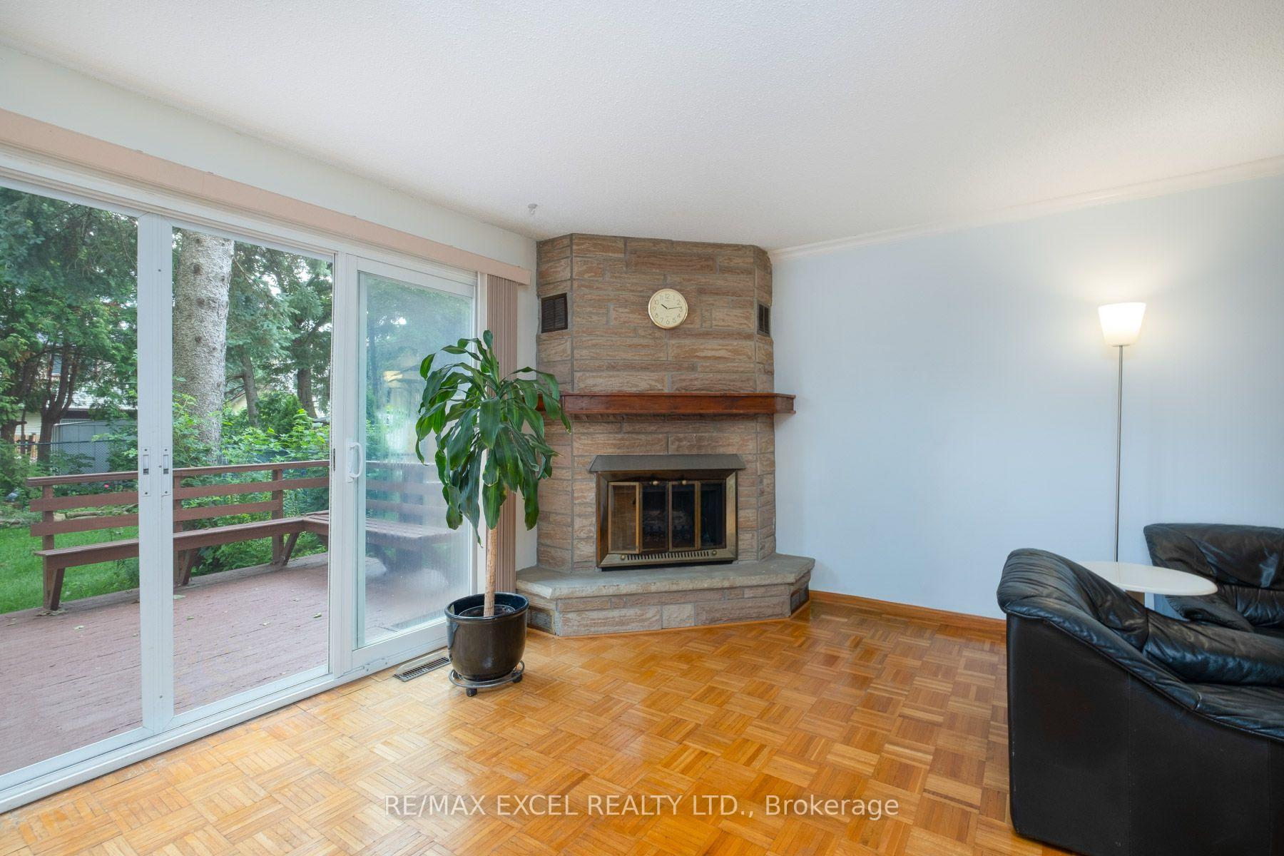 Photo 10 of 68 Applegate Crescent, North York, Hillcrest Village — HOMEH