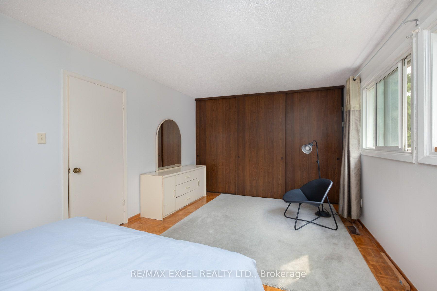 Photo 15 of 68 Applegate Crescent, North York, Hillcrest Village — HOMEH
