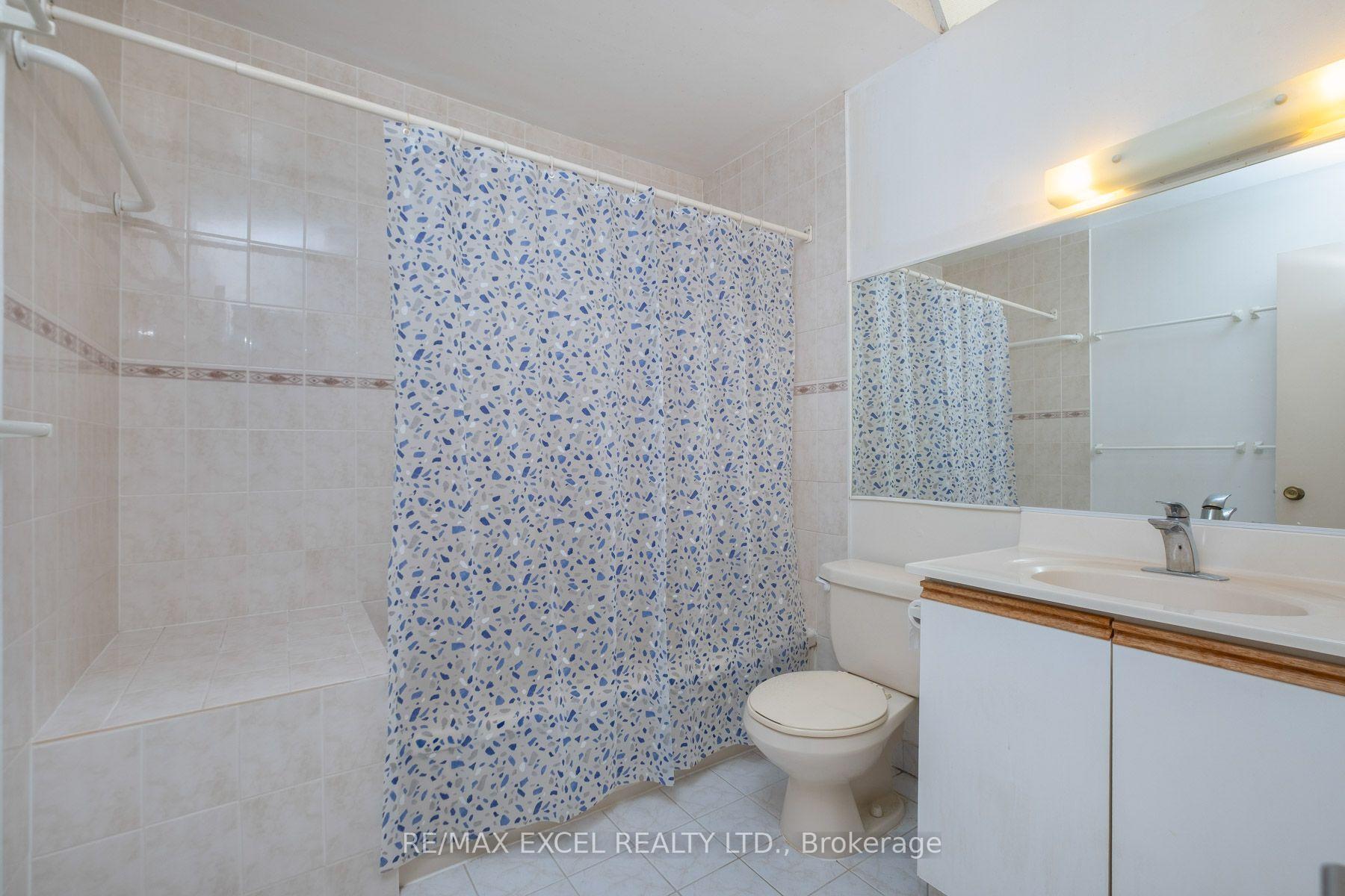 Photo 16 of 68 Applegate Crescent, North York, Hillcrest Village — HOMEH