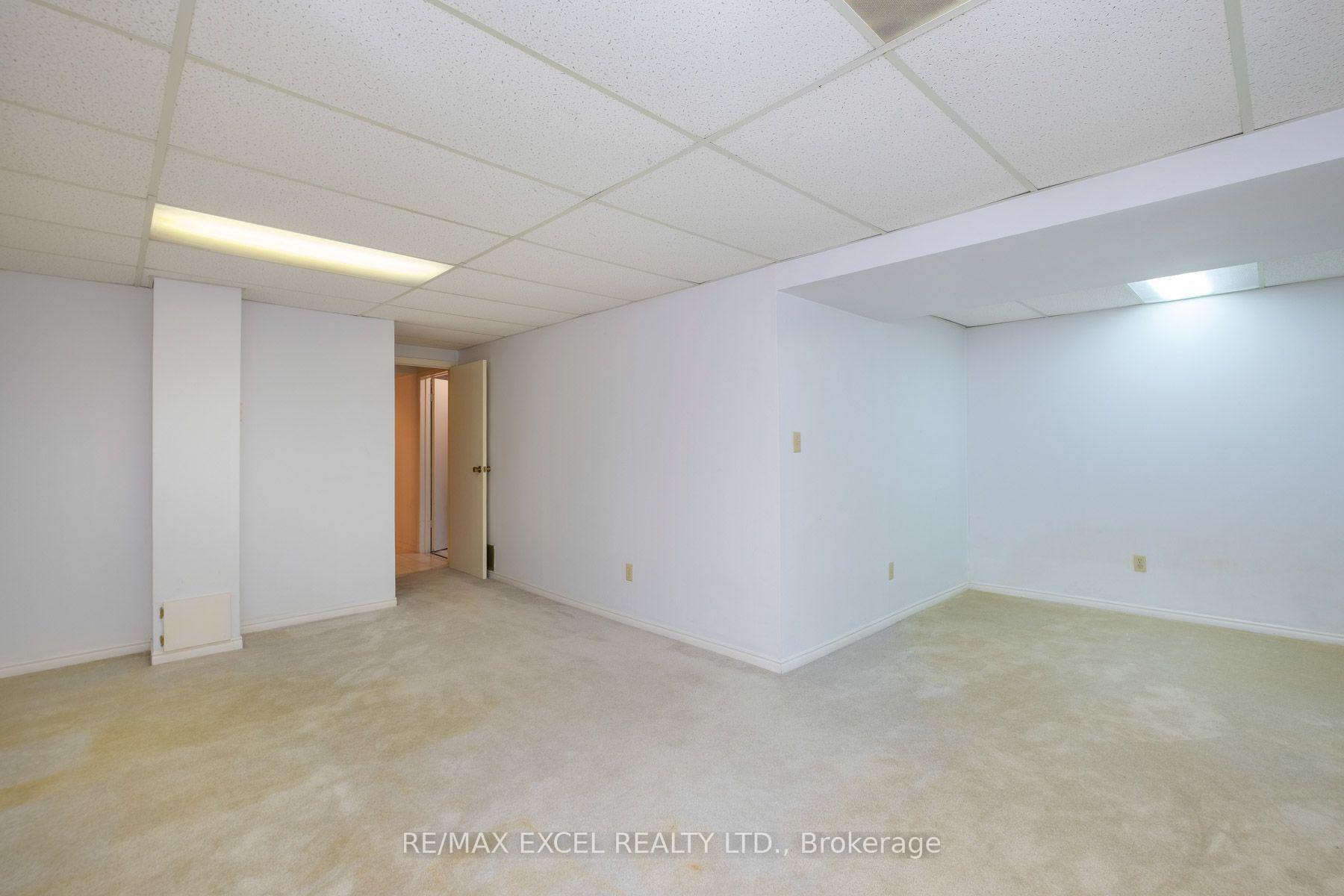 Photo 20 of 68 Applegate Crescent, North York, Hillcrest Village — HOMEH