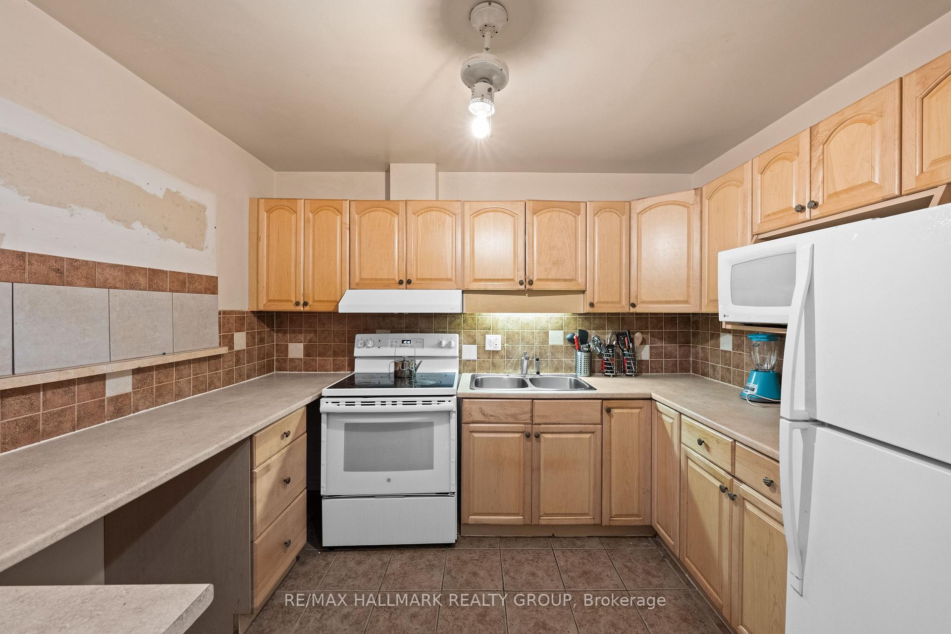 Photo 10 of Unit 64, 3415 Uplands Drive, Ottawa, Hunt Club — HOMEH