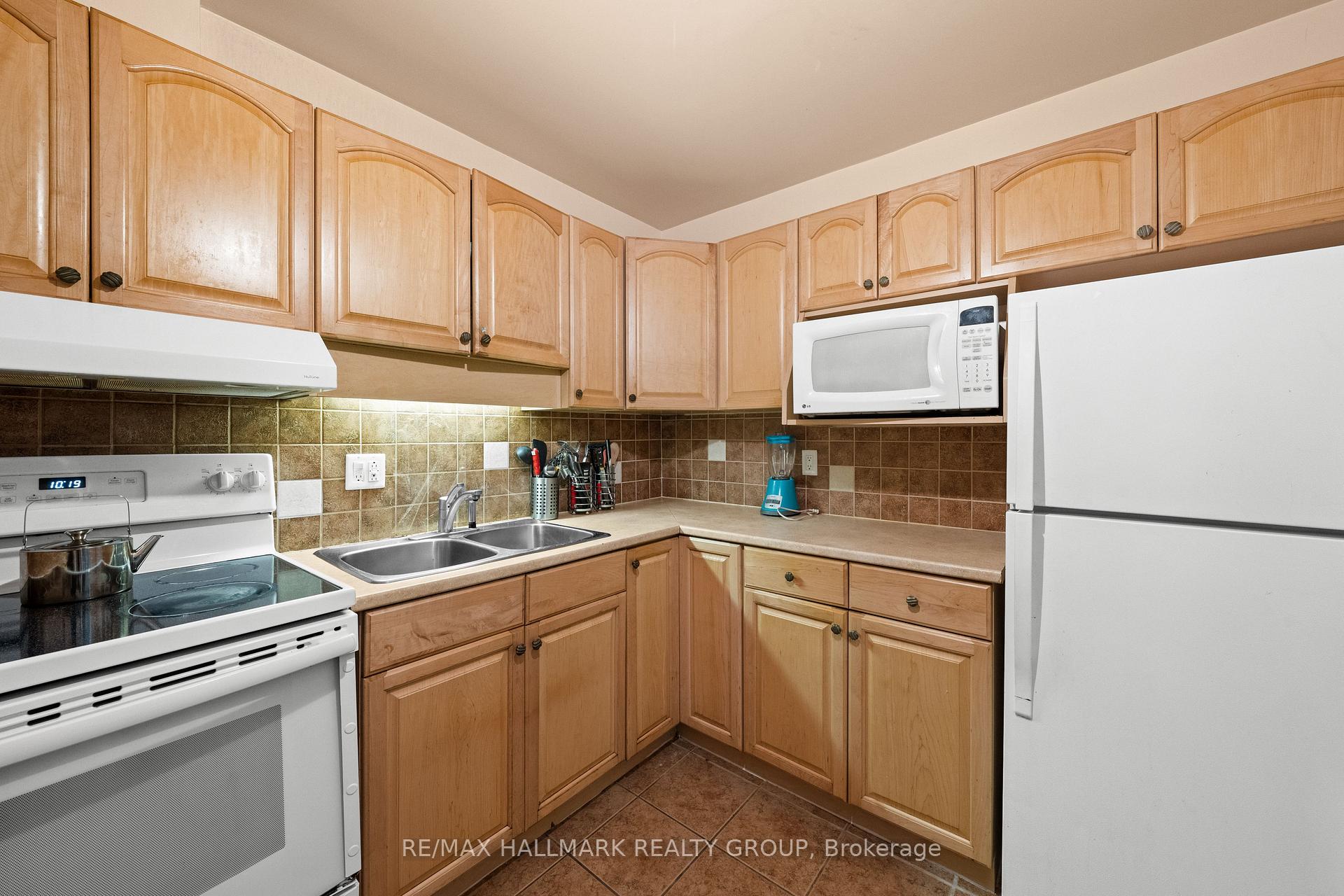 Photo 11 of Unit 64, 3415 Uplands Drive, Ottawa, Hunt Club — HOMEH