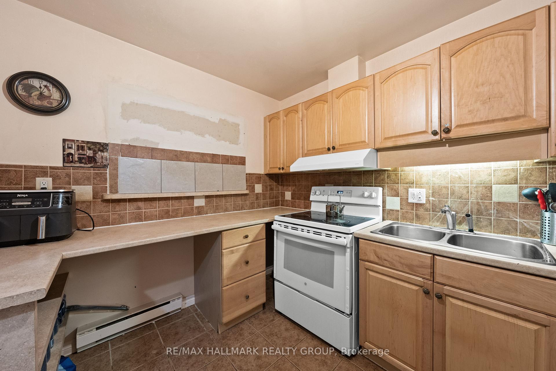 Photo 12 of Unit 64, 3415 Uplands Drive, Ottawa, Hunt Club — HOMEH