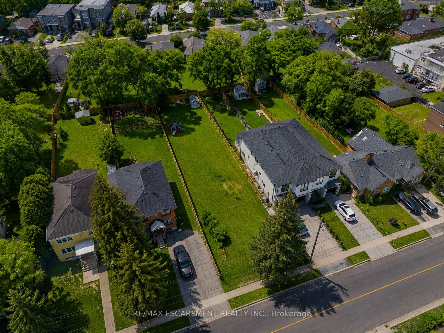 Photo 5 of 19B Broadview Avenue, Mississauga, Port Credit — HOMEH