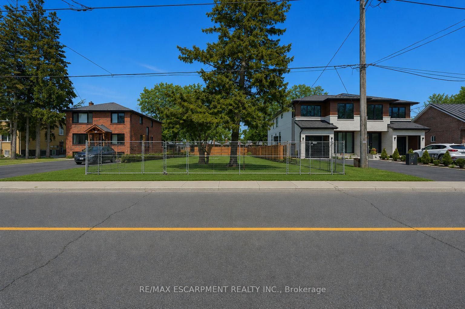 Photo 11 of 19B Broadview Avenue, Mississauga, Port Credit — HOMEH