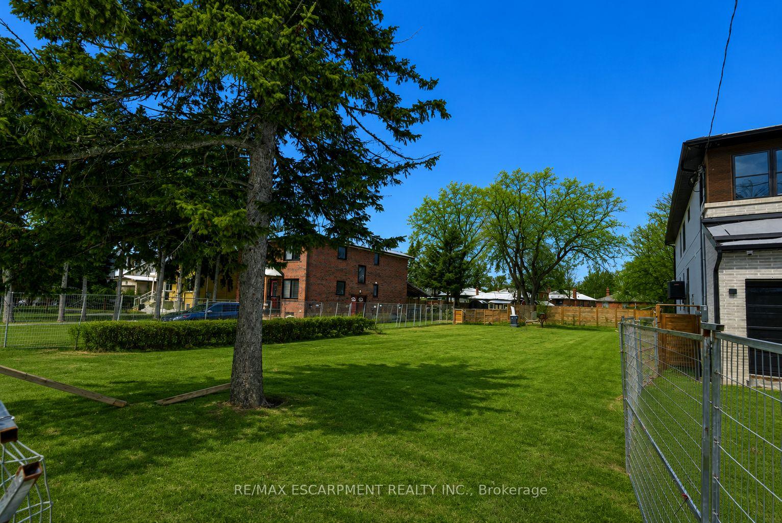 Photo 13 of 19B Broadview Avenue, Mississauga, Port Credit — HOMEH
