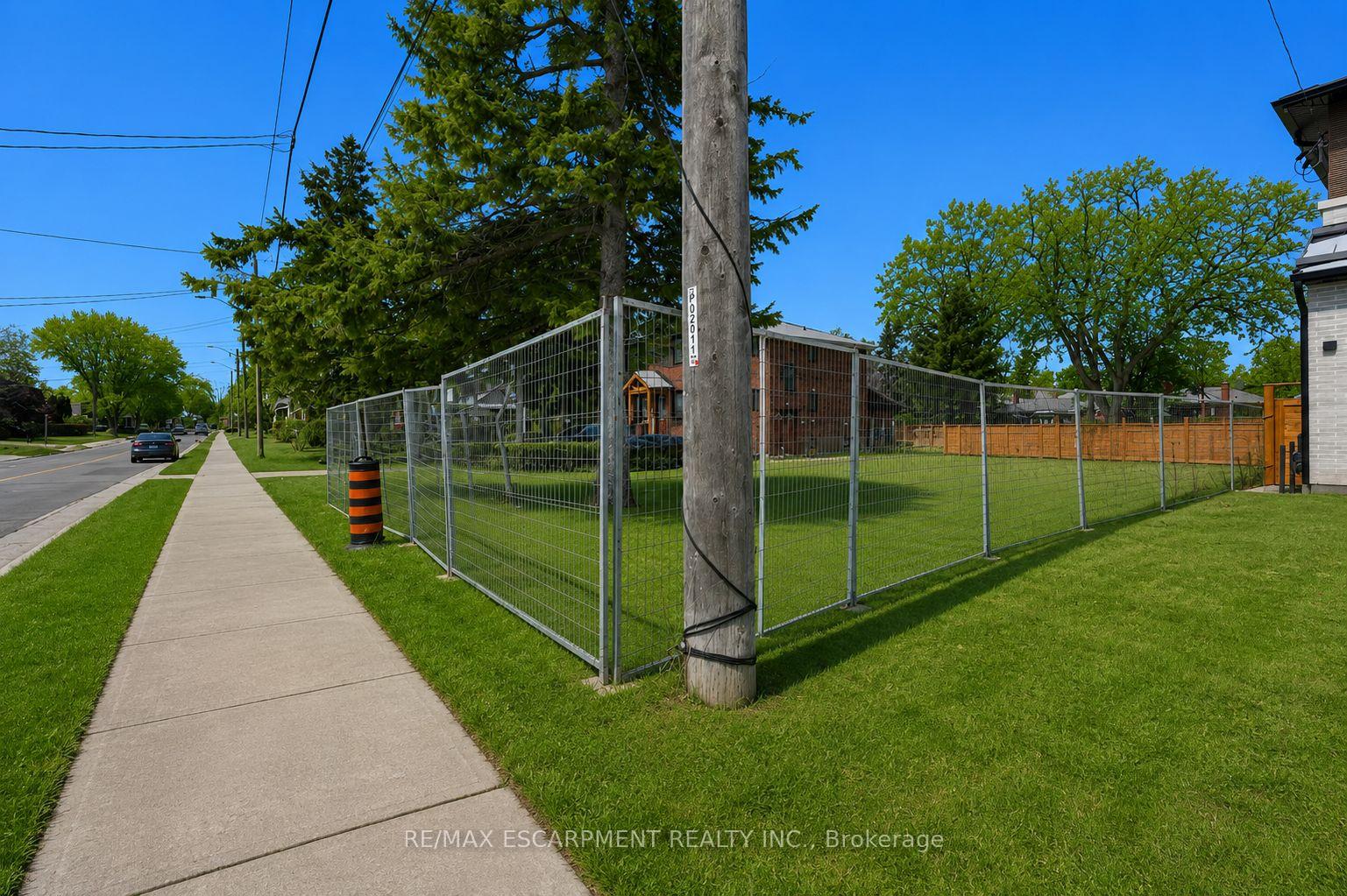 Photo 15 of 19B Broadview Avenue, Mississauga, Port Credit — HOMEH