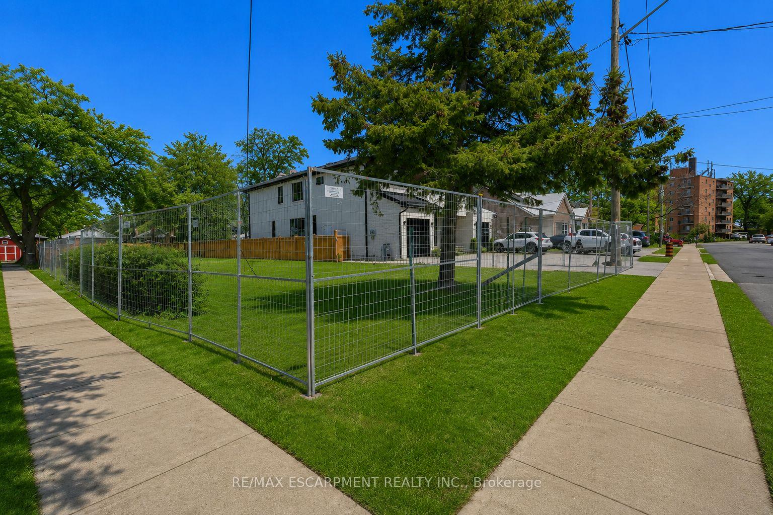 Photo 16 of 19B Broadview Avenue, Mississauga, Port Credit — HOMEH