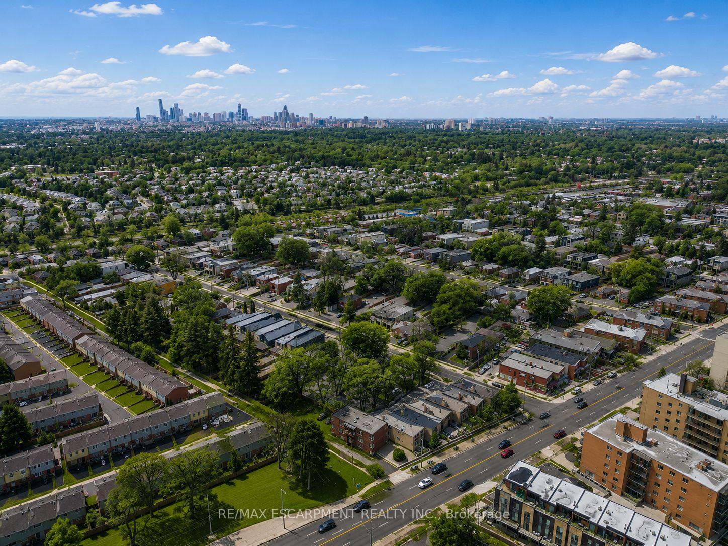 Photo 17 of 19B Broadview Avenue, Mississauga, Port Credit — HOMEH