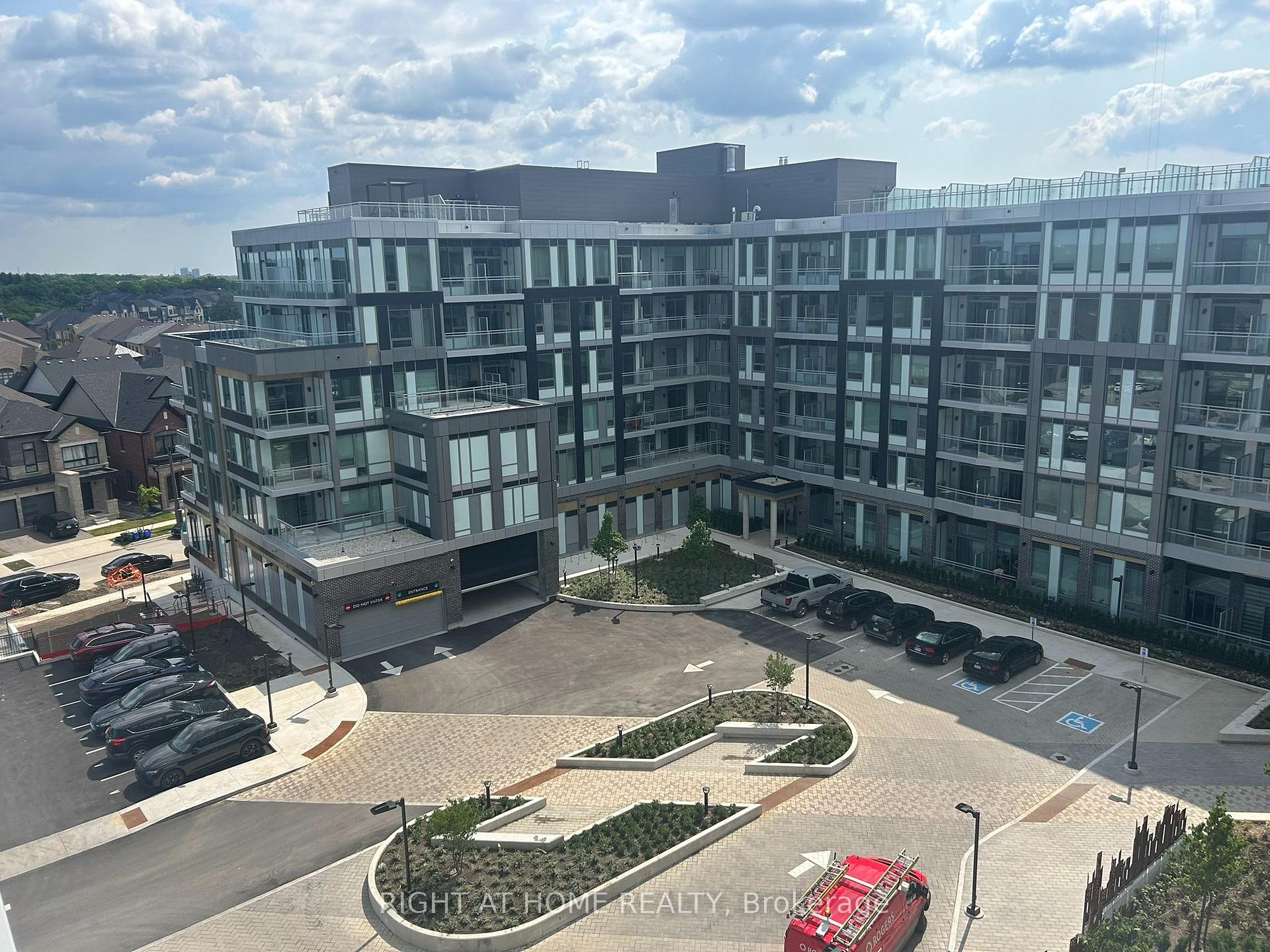 Photo 2 of Unit 641, 2501 Saw Whet Boulevard, Oakville, Glen Abbey — HOMEH