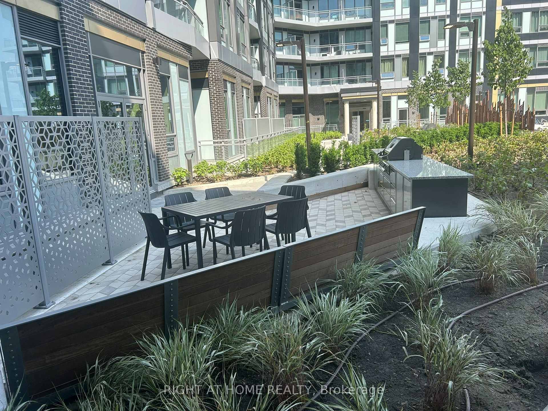 Photo 5 of Unit 641, 2501 Saw Whet Boulevard, Oakville, Glen Abbey — HOMEH