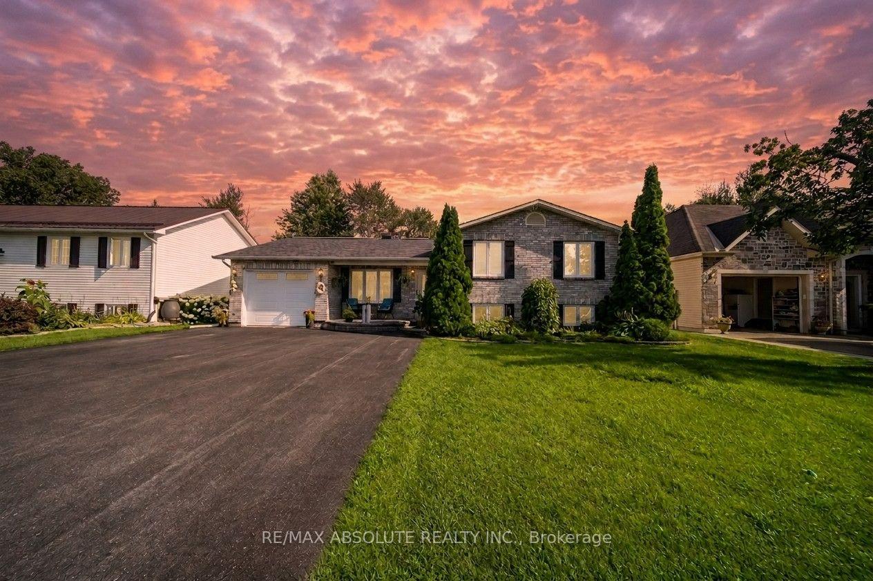 Photo 3 of 54 Albert Street, Russell, Embrun — HOMEH