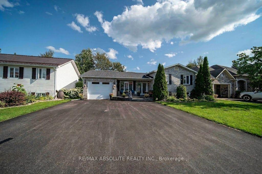 Photo 4 of 54 Albert Street, Russell, Embrun — HOMEH