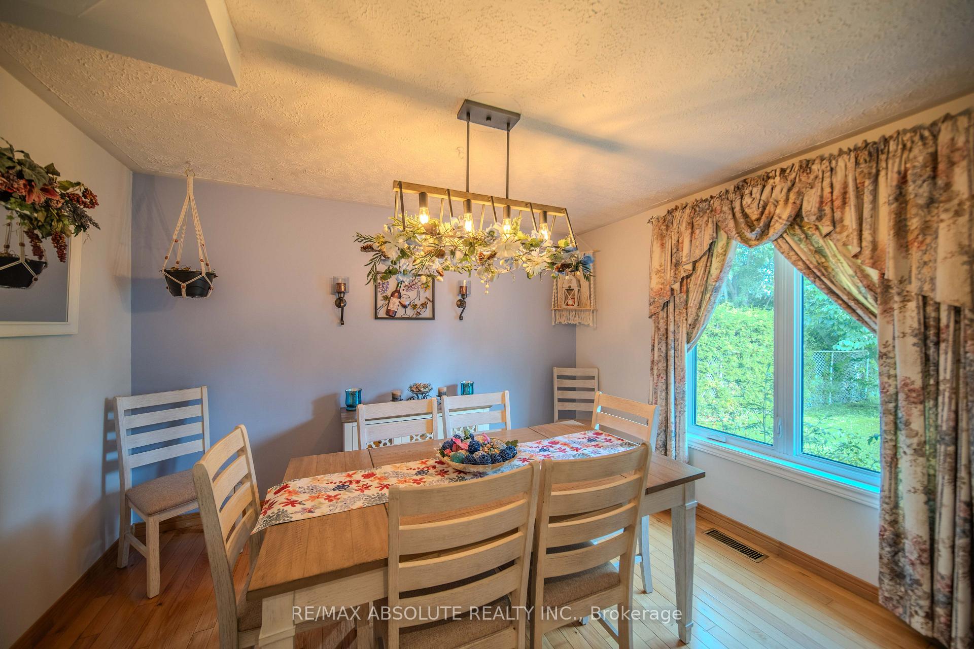 Photo 11 of 54 Albert Street, Russell, Embrun — HOMEH