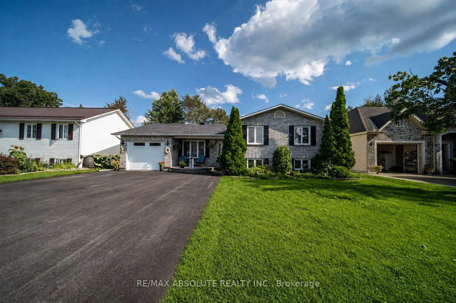 Photo 2 of 54 Albert Street, Russell, Embrun — HOMEH