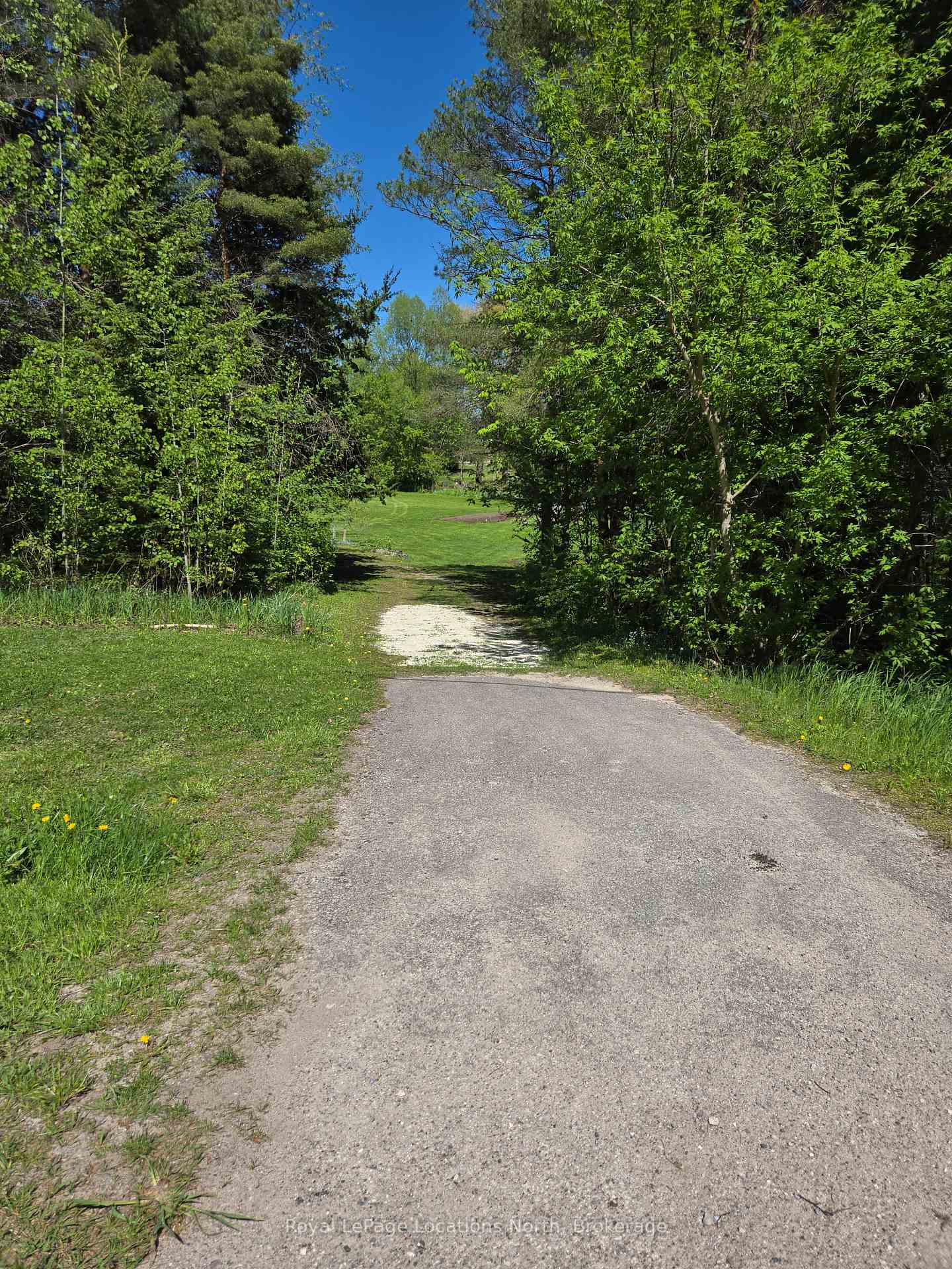 Photo 3 of 217 Dominion Drive, Clearview, Stayner — HOMEH