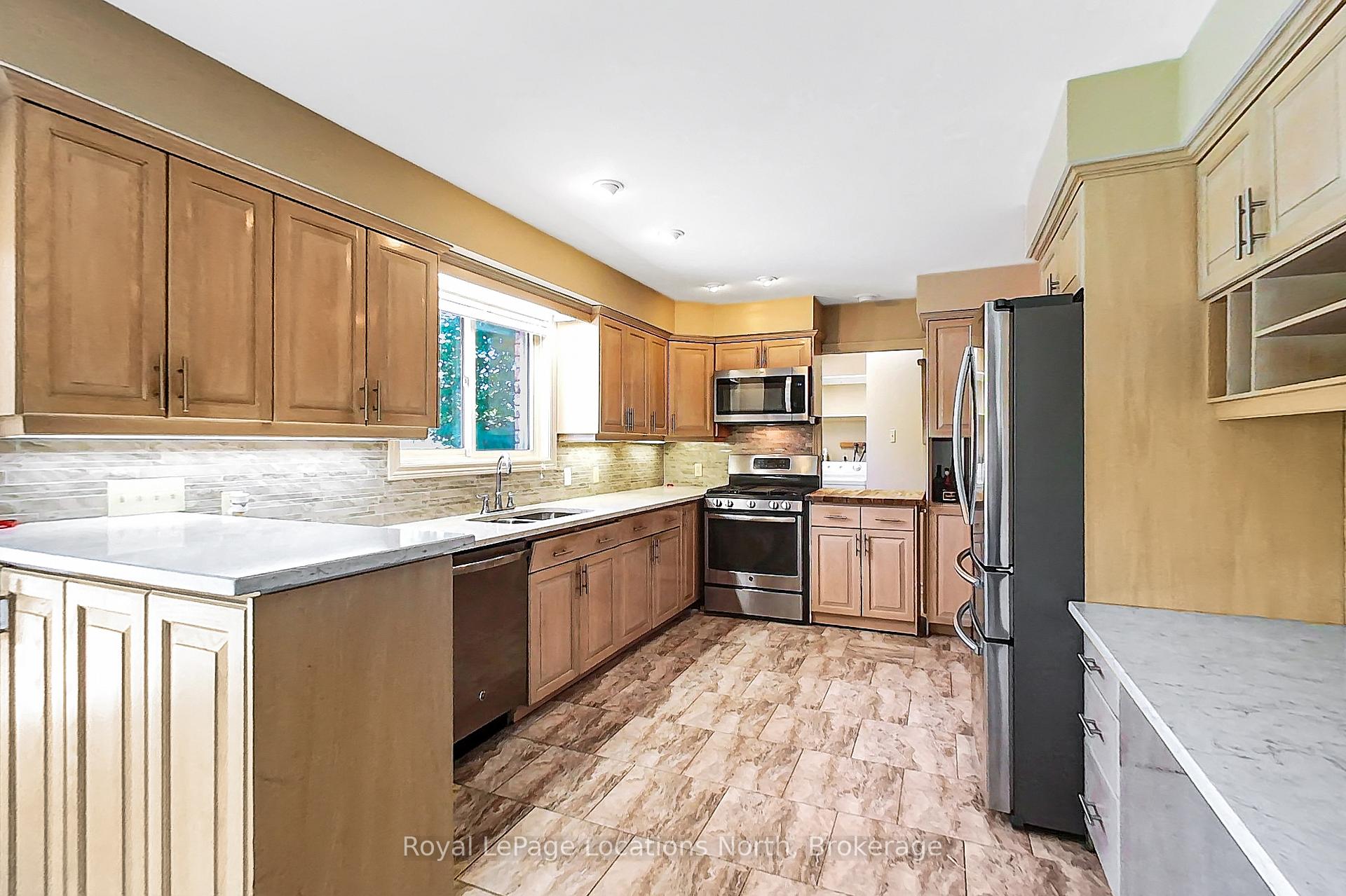 Photo 7 of 217 Dominion Drive, Clearview, Stayner — HOMEH