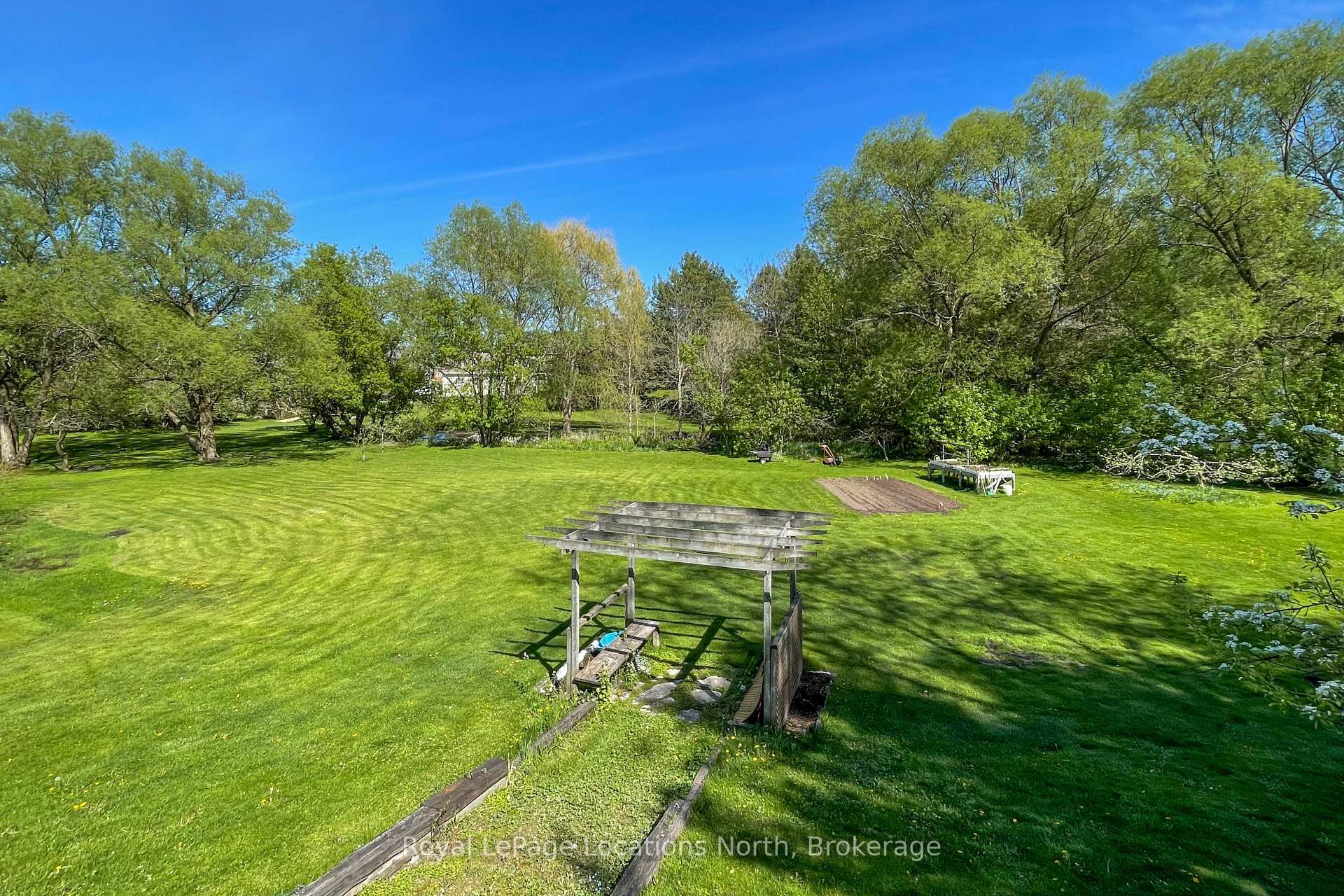 Photo 33 of 217 Dominion Drive, Clearview, Stayner — HOMEH