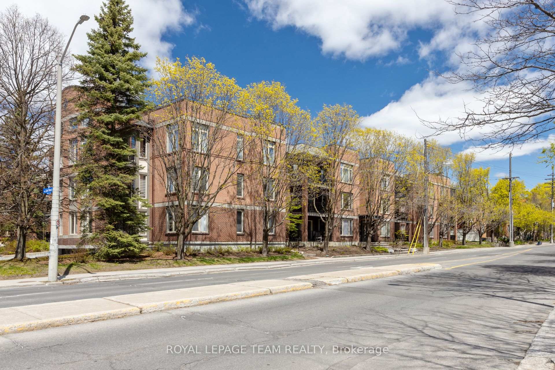 Front of Unit 107, 499 Sunnyside Avenue