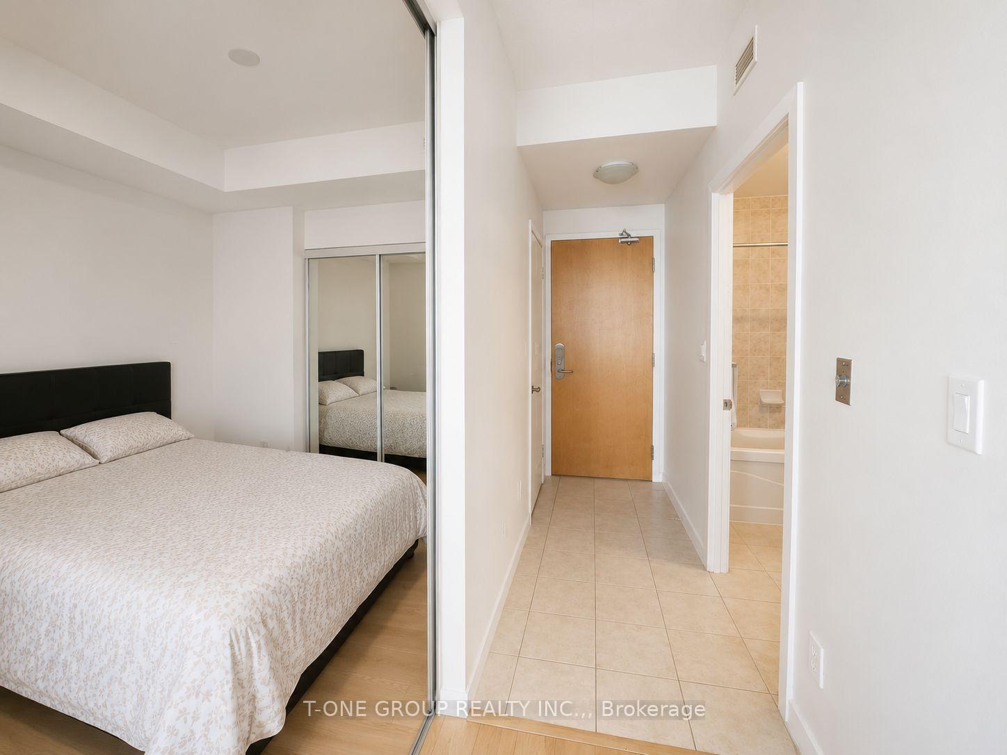 Photo 3 of Unit 1309, 55 Bremner Boulevard, Toronto, Waterfront Communities — HOMEH