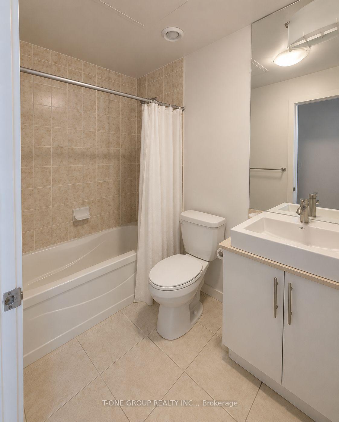 Photo 4 of Unit 1309, 55 Bremner Boulevard, Toronto, Waterfront Communities — HOMEH