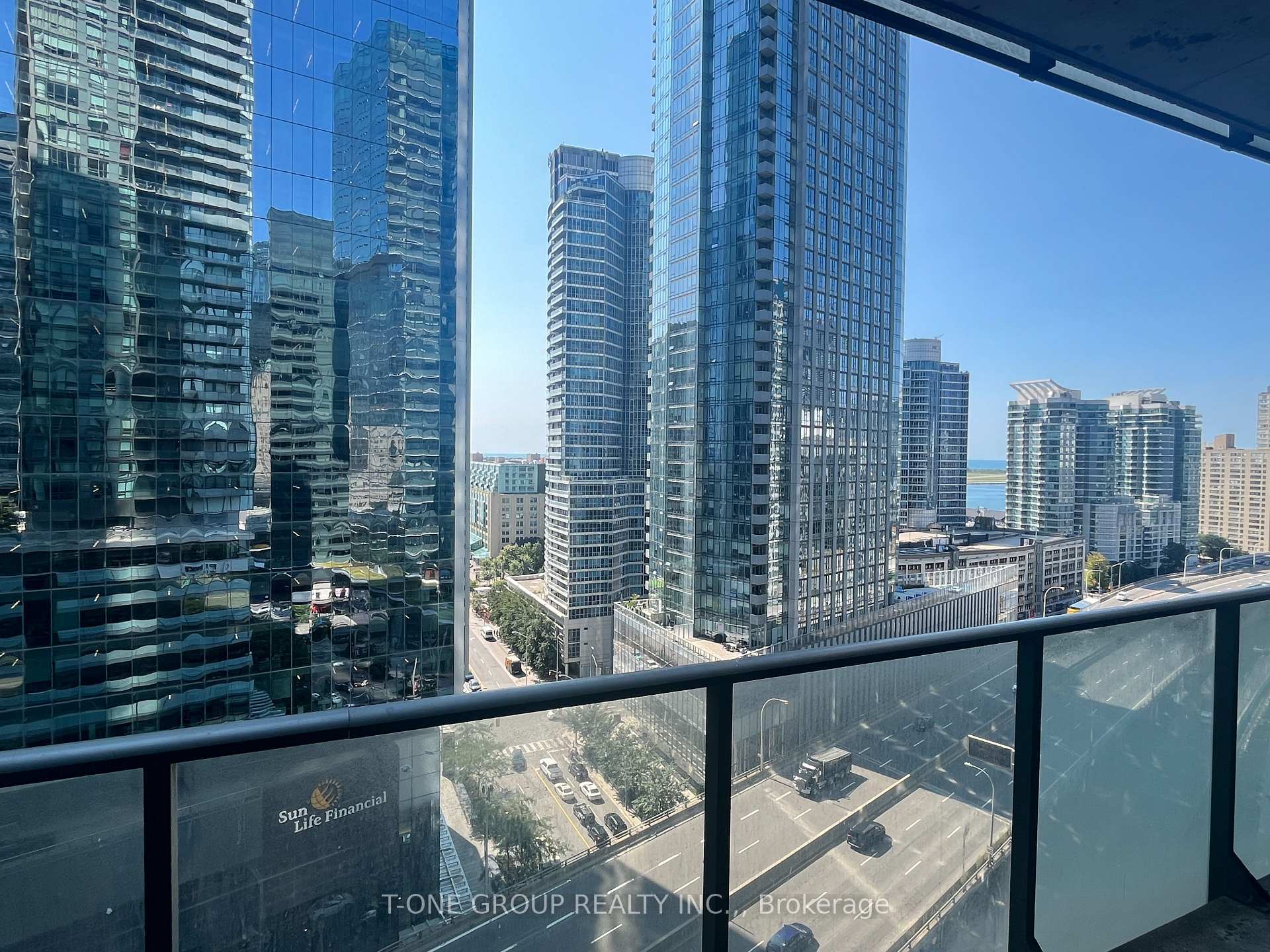 Photo 5 of Unit 1309, 55 Bremner Boulevard, Toronto, Waterfront Communities — HOMEH